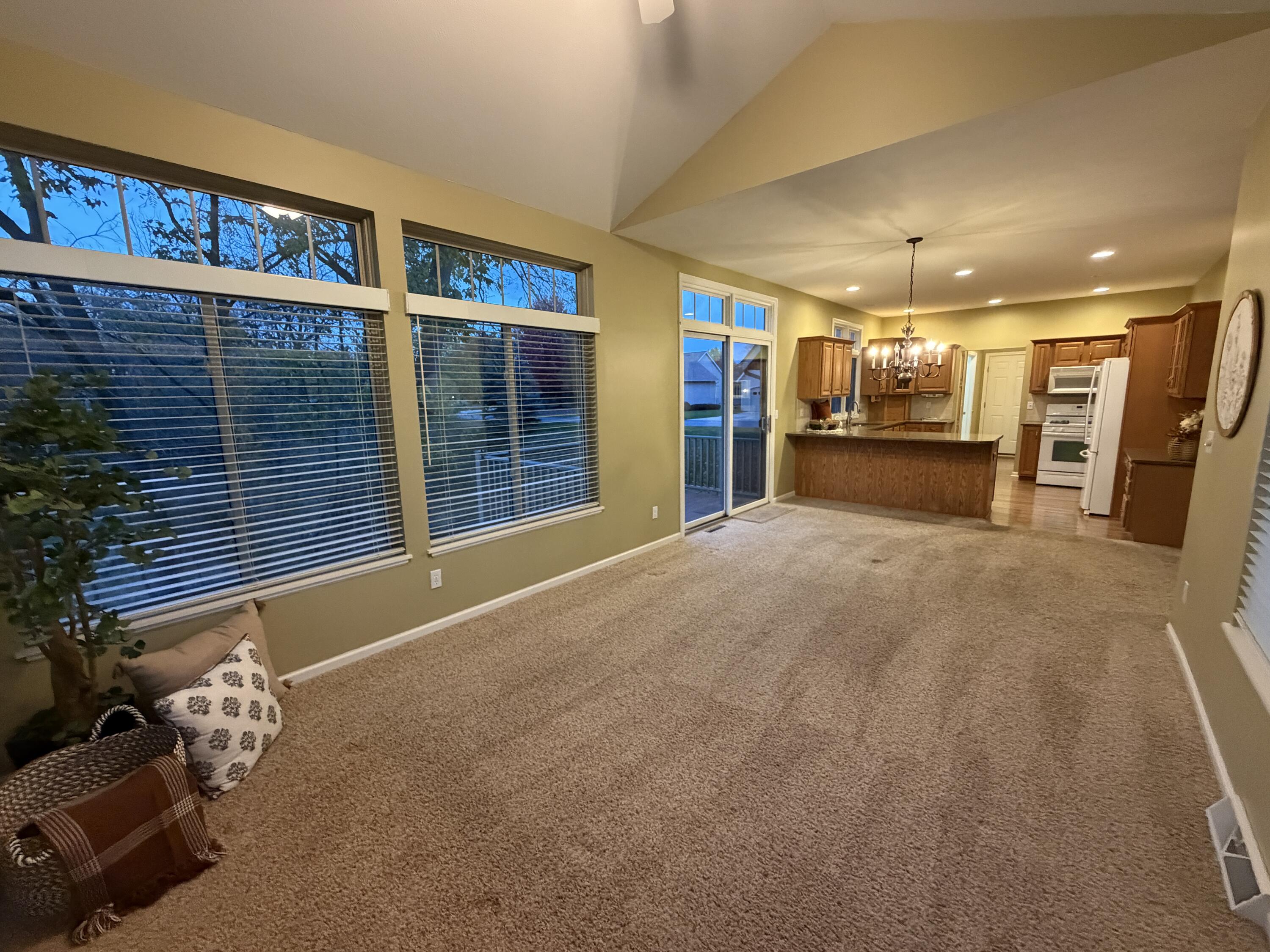 1745 Oakleigh Woods Drive NW Grand Rapids MI 49504
