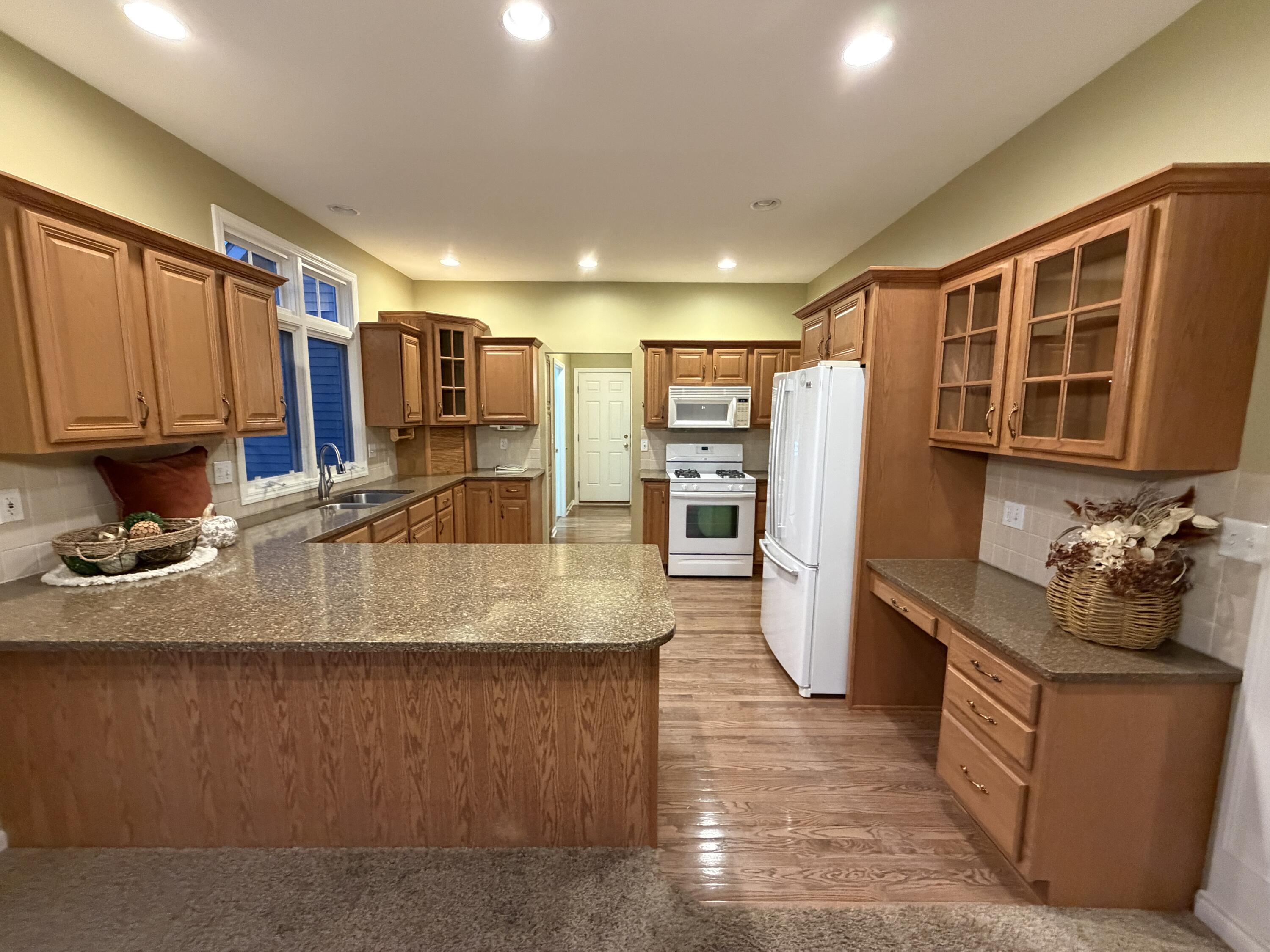 1745 Oakleigh Woods Drive NW Grand Rapids MI 49504