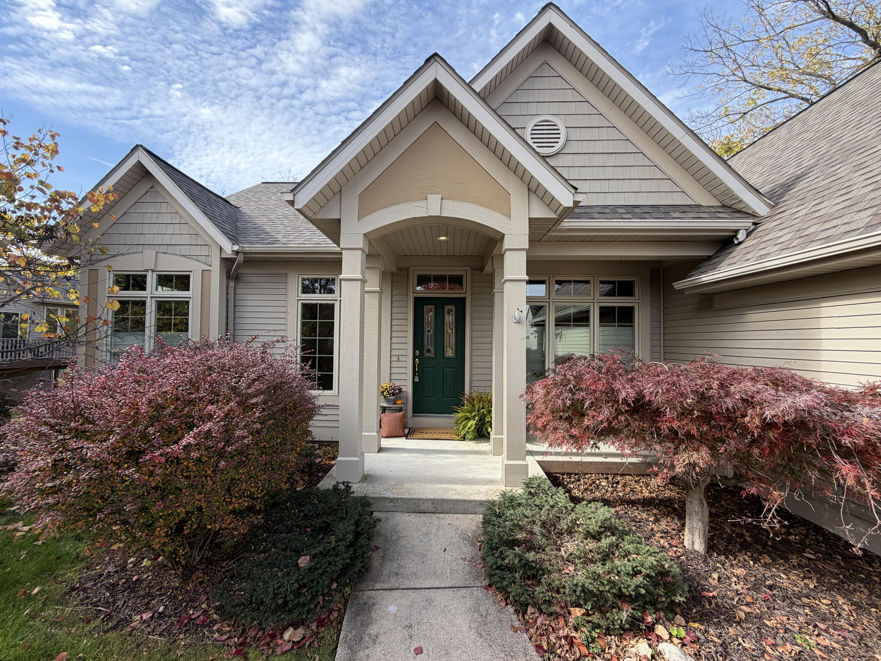 1745 Oakleigh Woods Drive NW Grand Rapids MI 49504