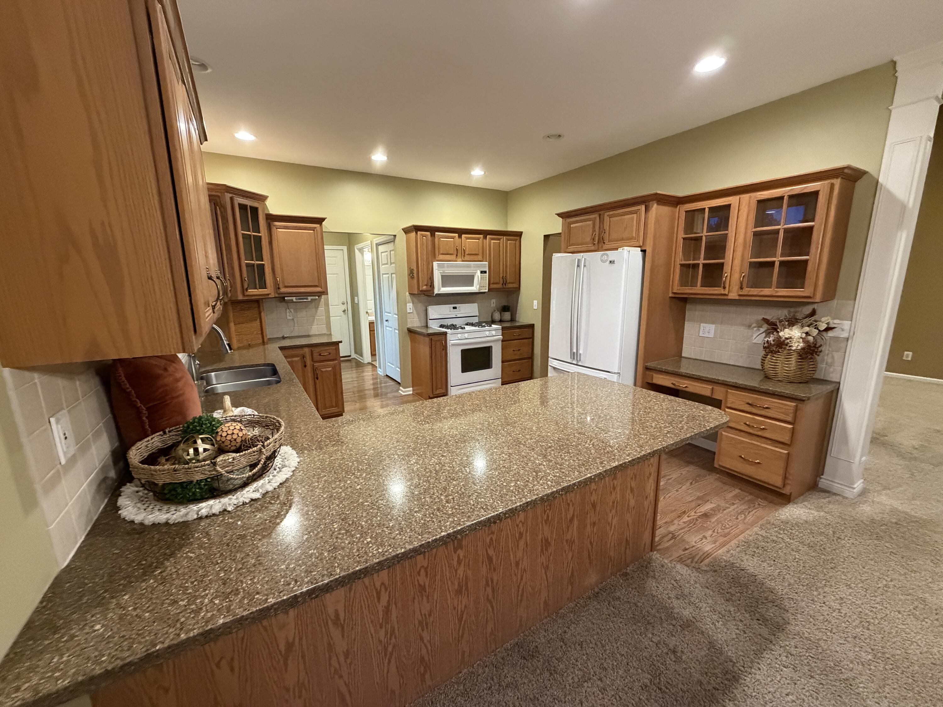 1745 Oakleigh Woods Drive NW Grand Rapids MI 49504