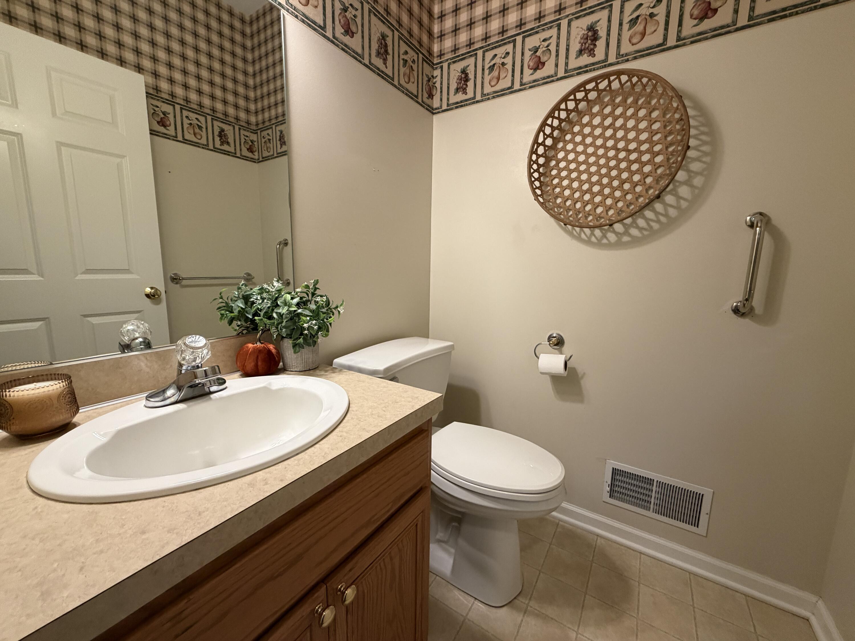 1745 Oakleigh Woods Drive NW Grand Rapids MI 49504