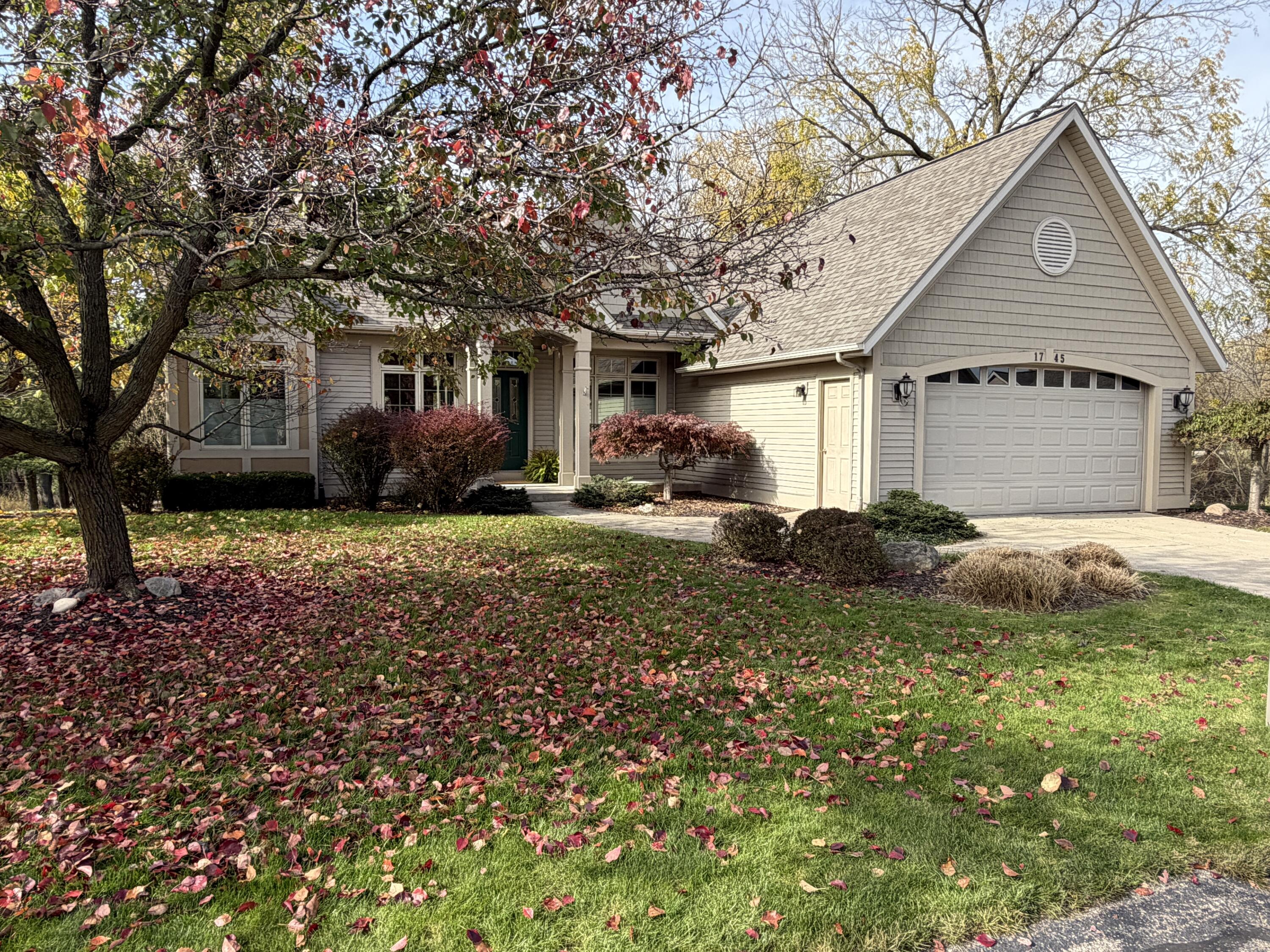 1745 Oakleigh Woods Drive NW Grand Rapids MI 49504