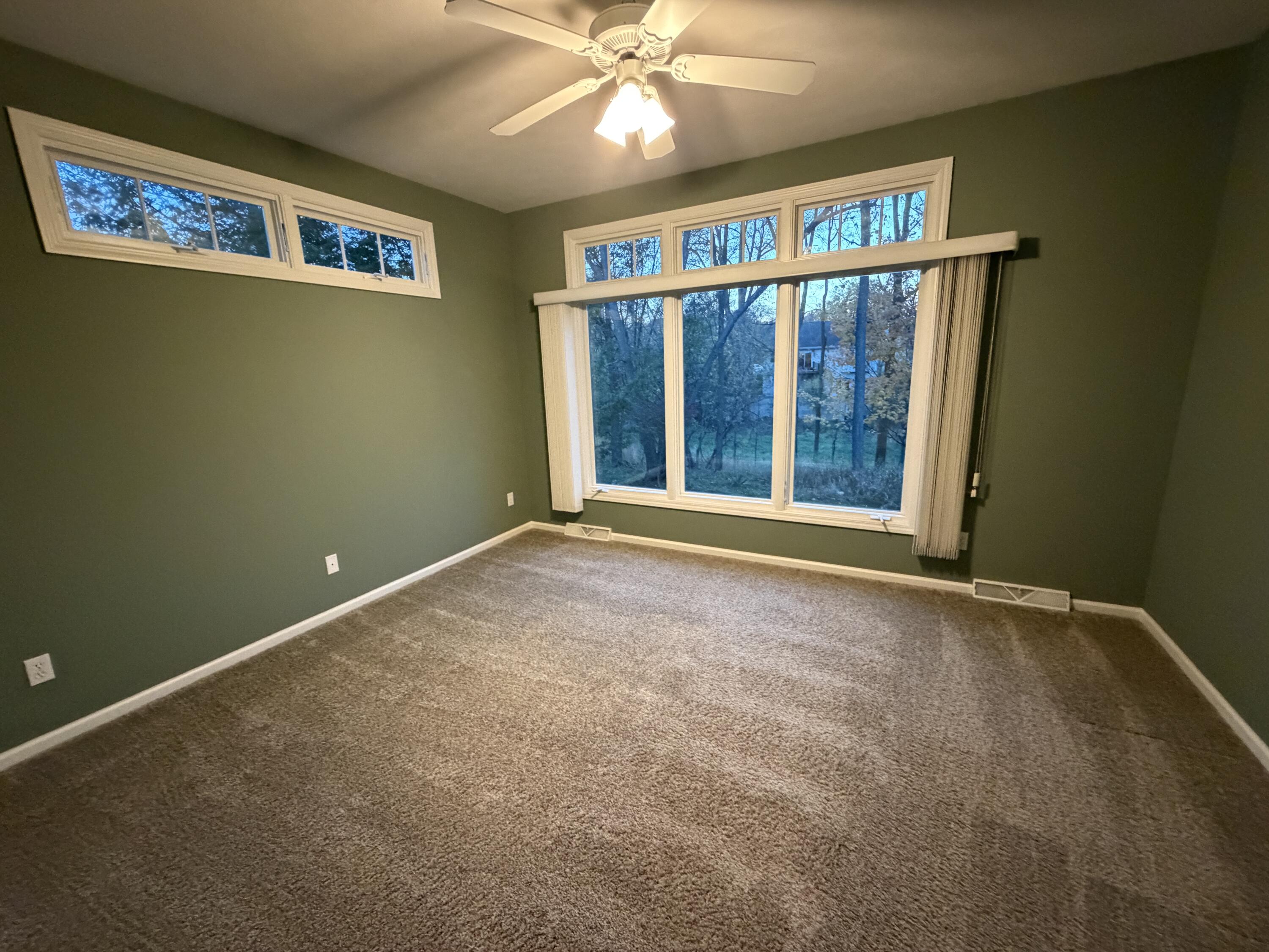 1745 Oakleigh Woods Drive NW Grand Rapids MI 49504