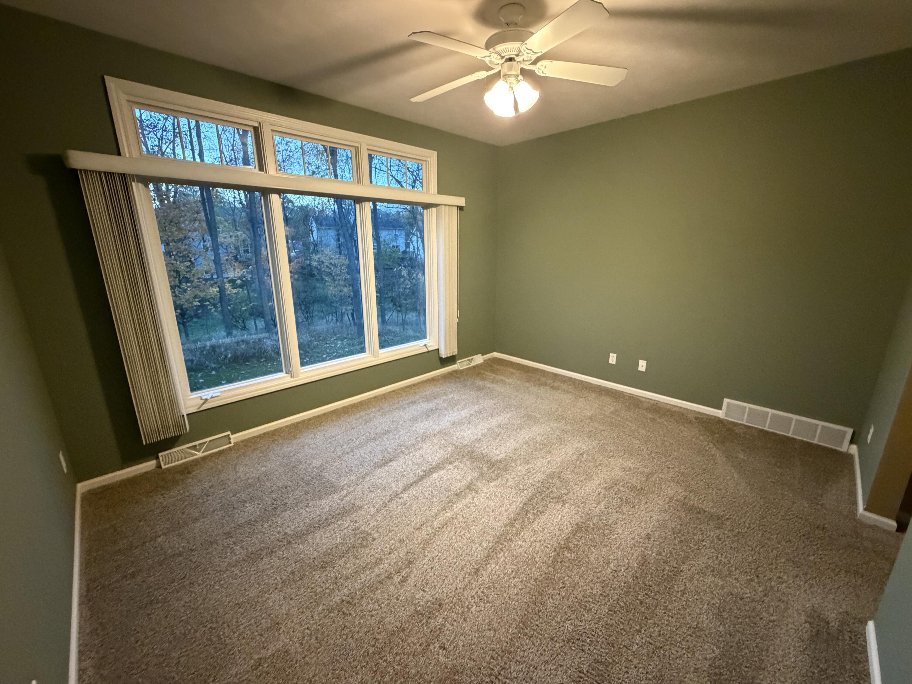 1745 Oakleigh Woods Drive NW Grand Rapids MI 49504