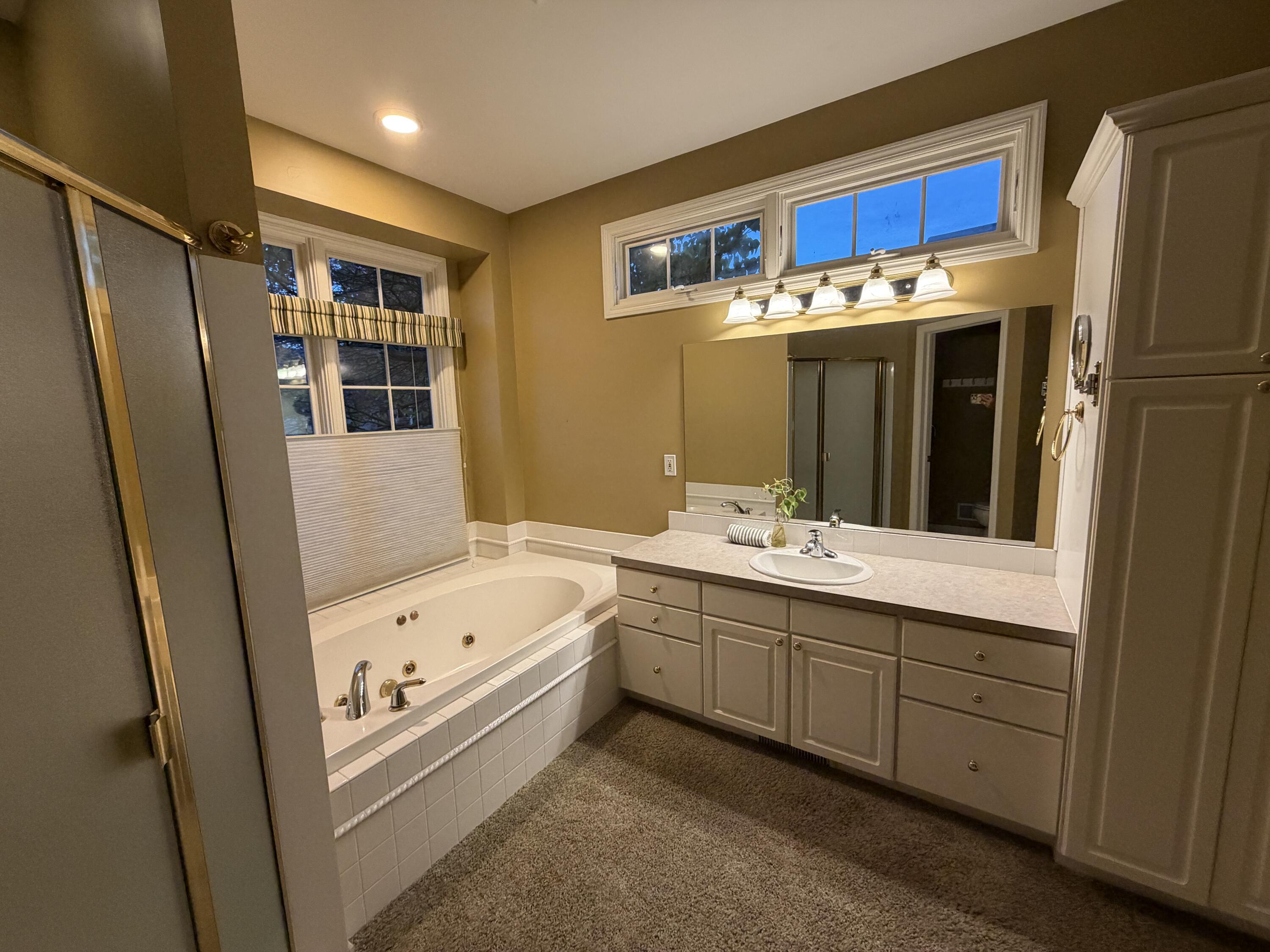 1745 Oakleigh Woods Drive NW Grand Rapids MI 49504