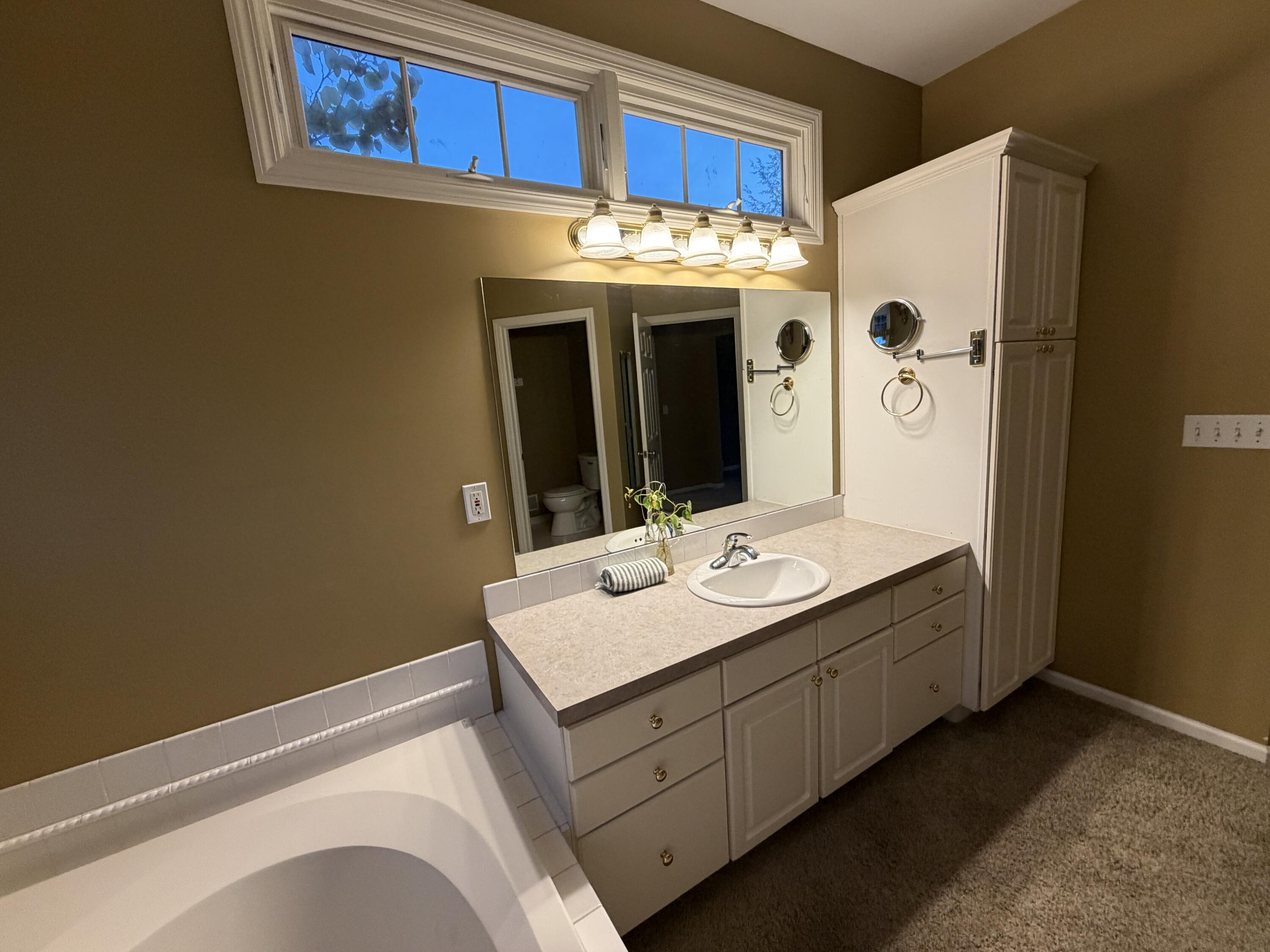 1745 Oakleigh Woods Drive NW Grand Rapids MI 49504