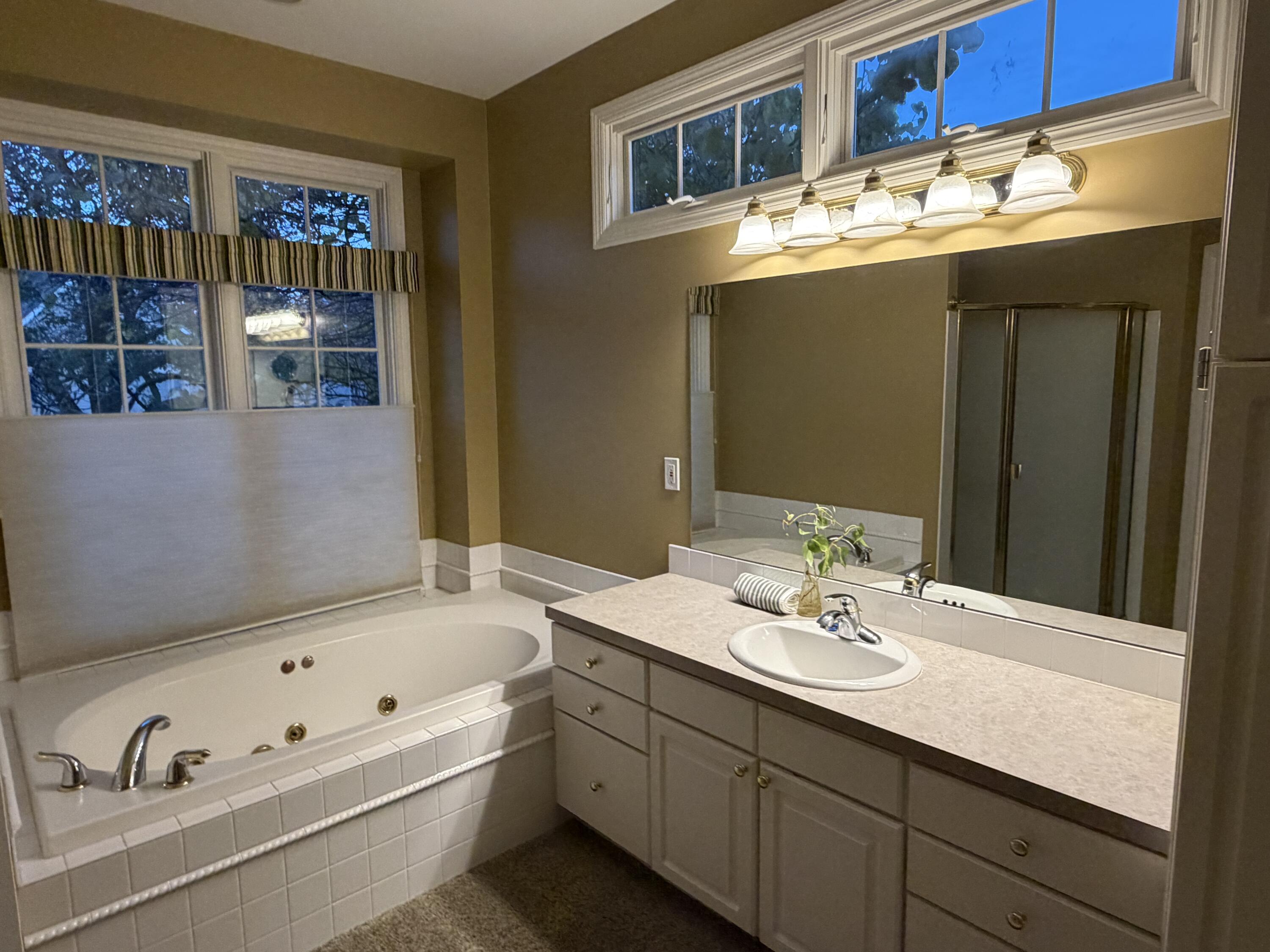 1745 Oakleigh Woods Drive NW Grand Rapids MI 49504