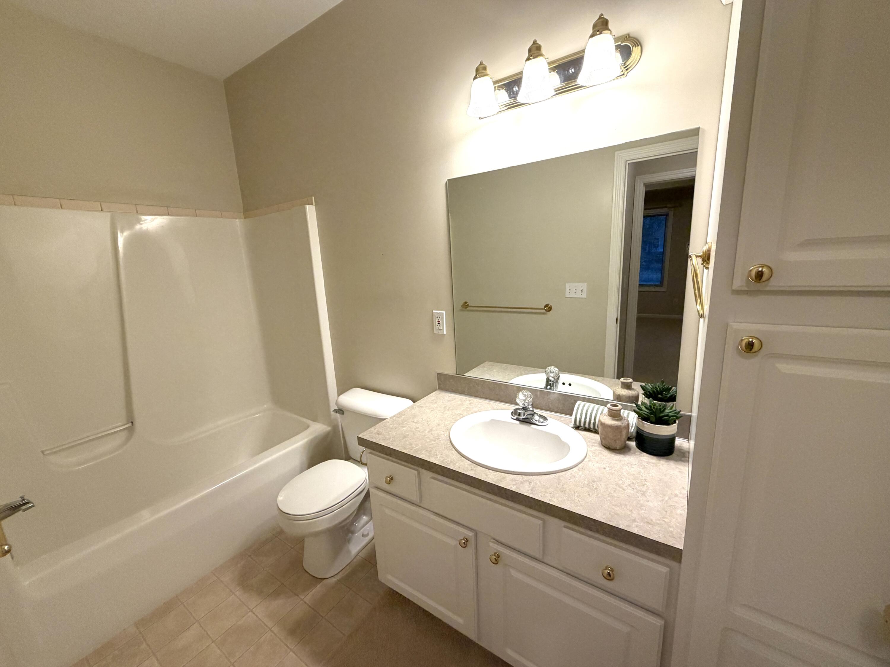 1745 Oakleigh Woods Drive NW Grand Rapids MI 49504
