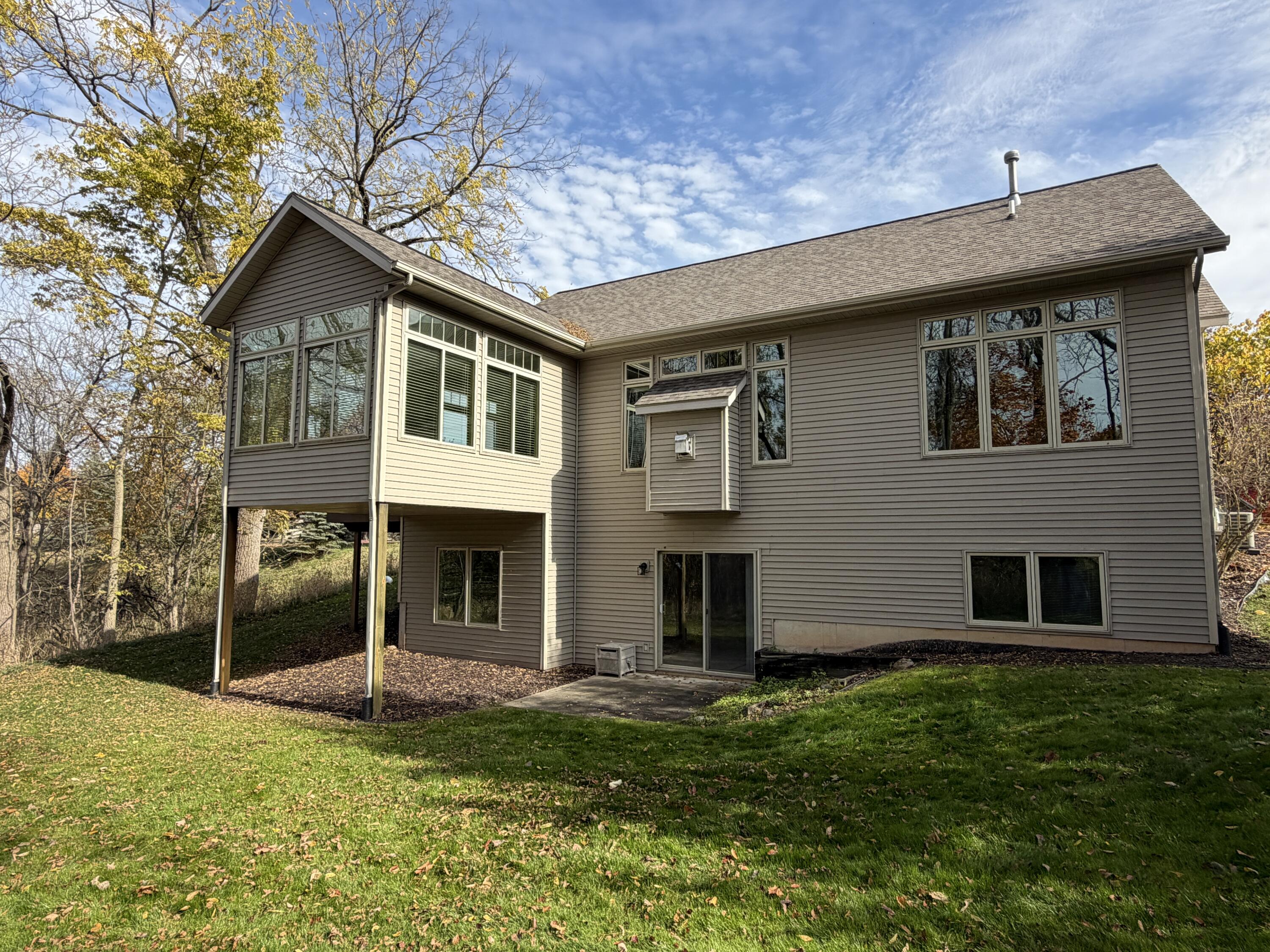 1745 Oakleigh Woods Drive NW Grand Rapids MI 49504