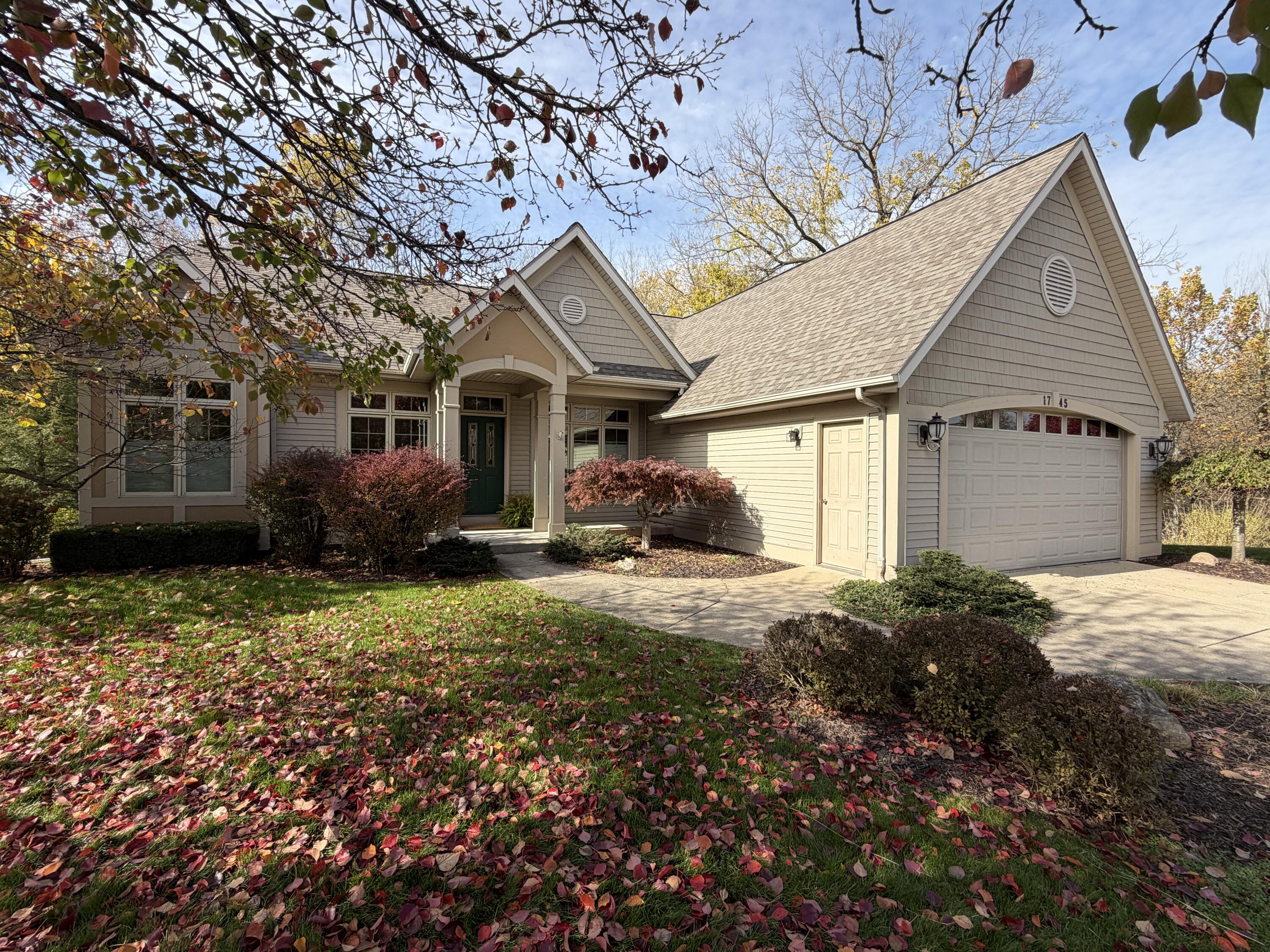 1745 Oakleigh Woods Drive NW Grand Rapids MI 49504