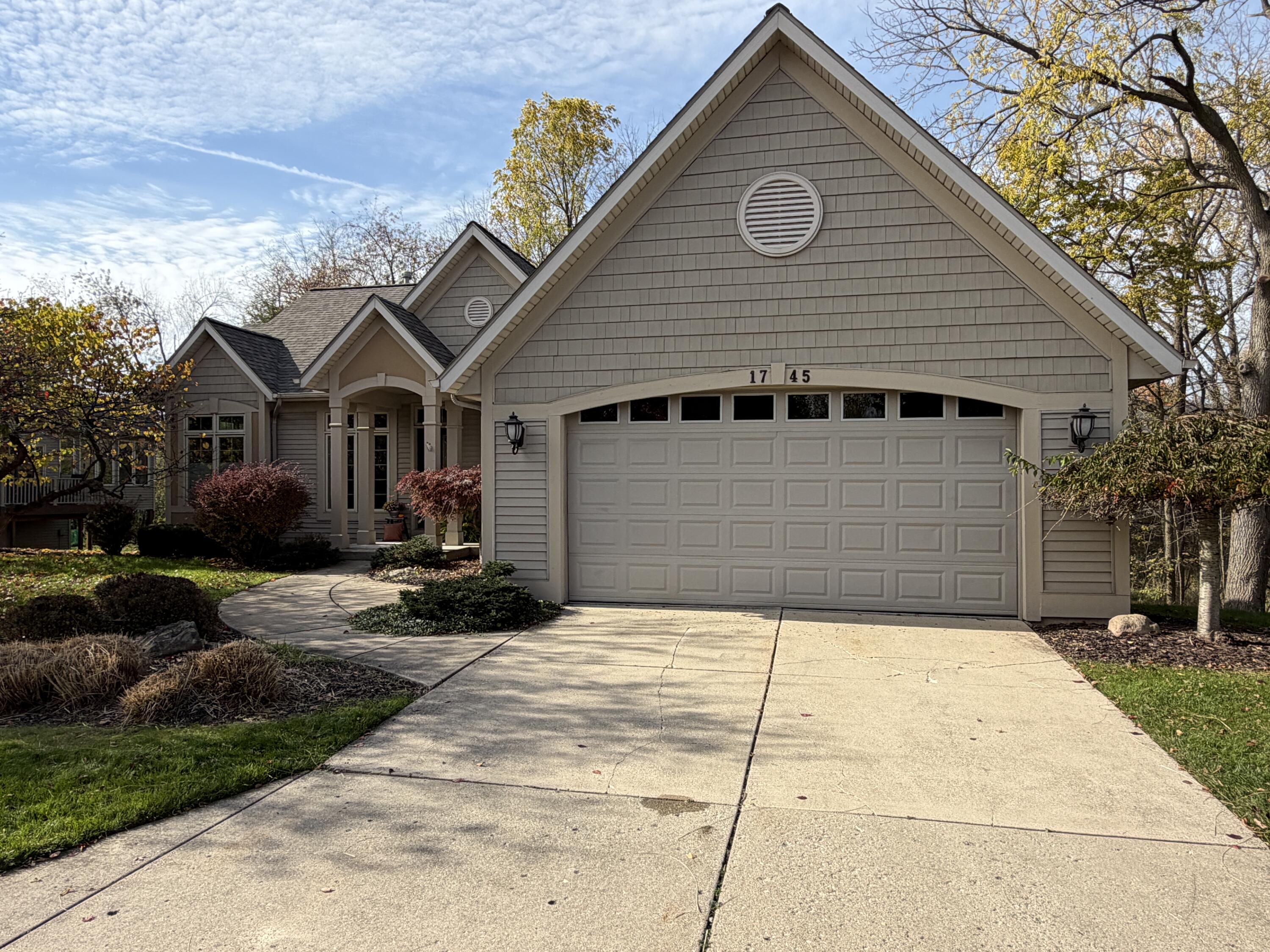 1745 Oakleigh Woods Drive NW Grand Rapids MI 49504