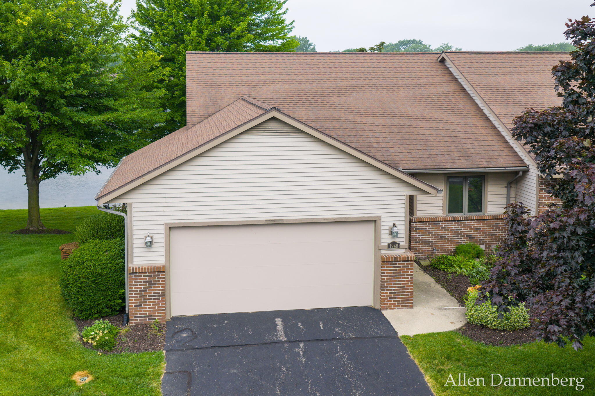 1946 Lakeview Drive Zeeland MI 49464