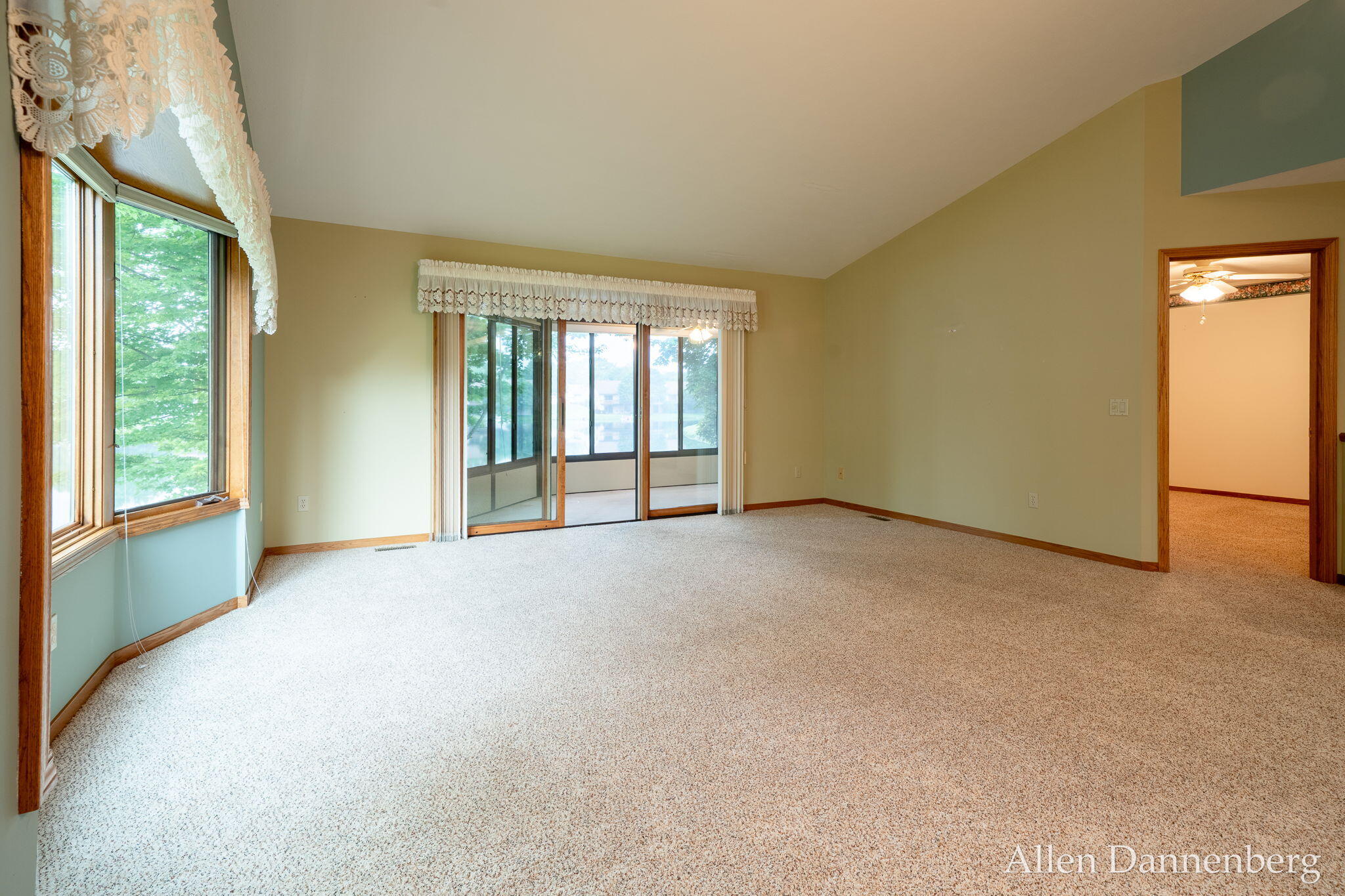 1946 Lakeview Drive Zeeland MI 49464