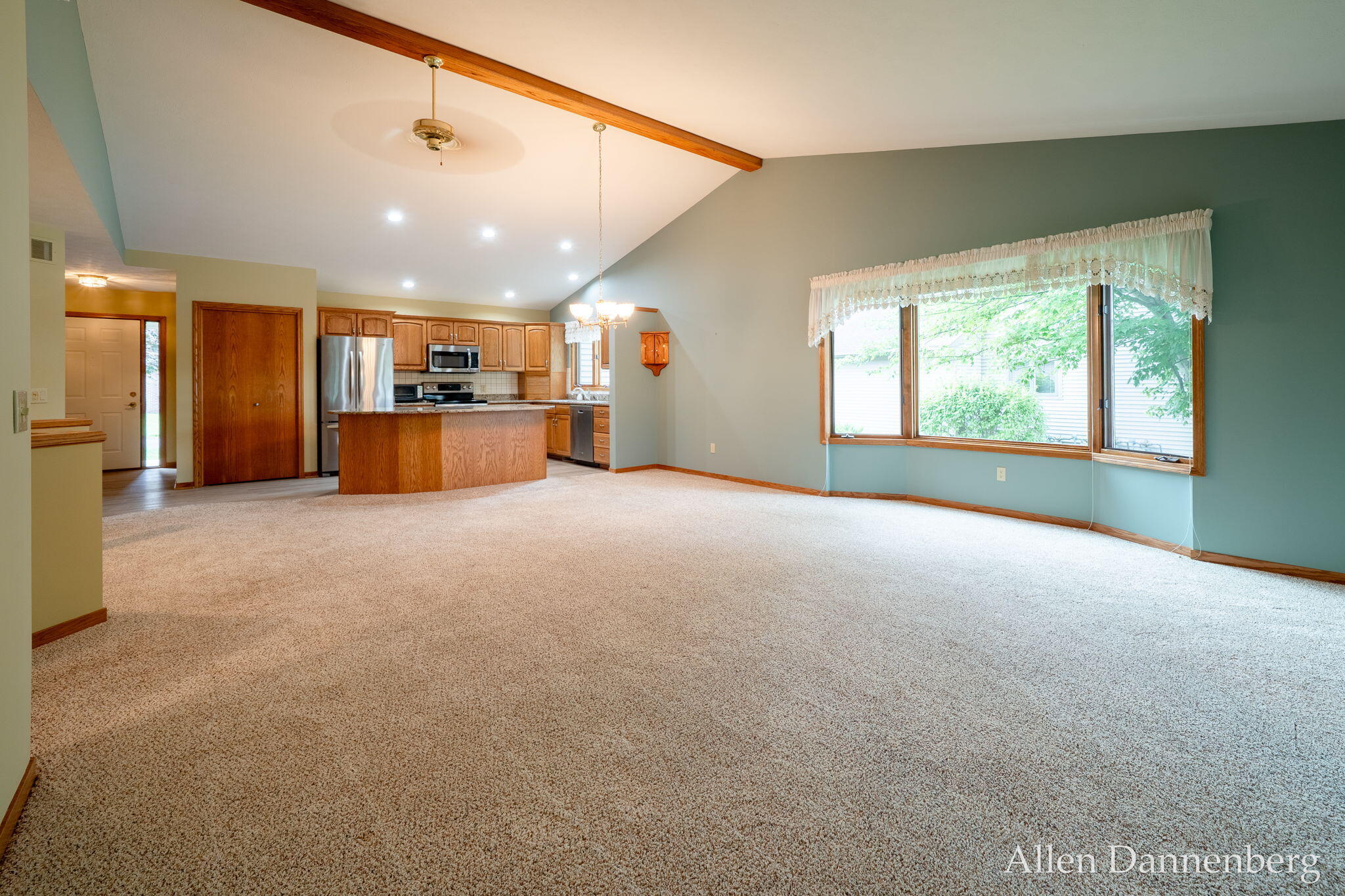 1946 Lakeview Drive Zeeland MI 49464