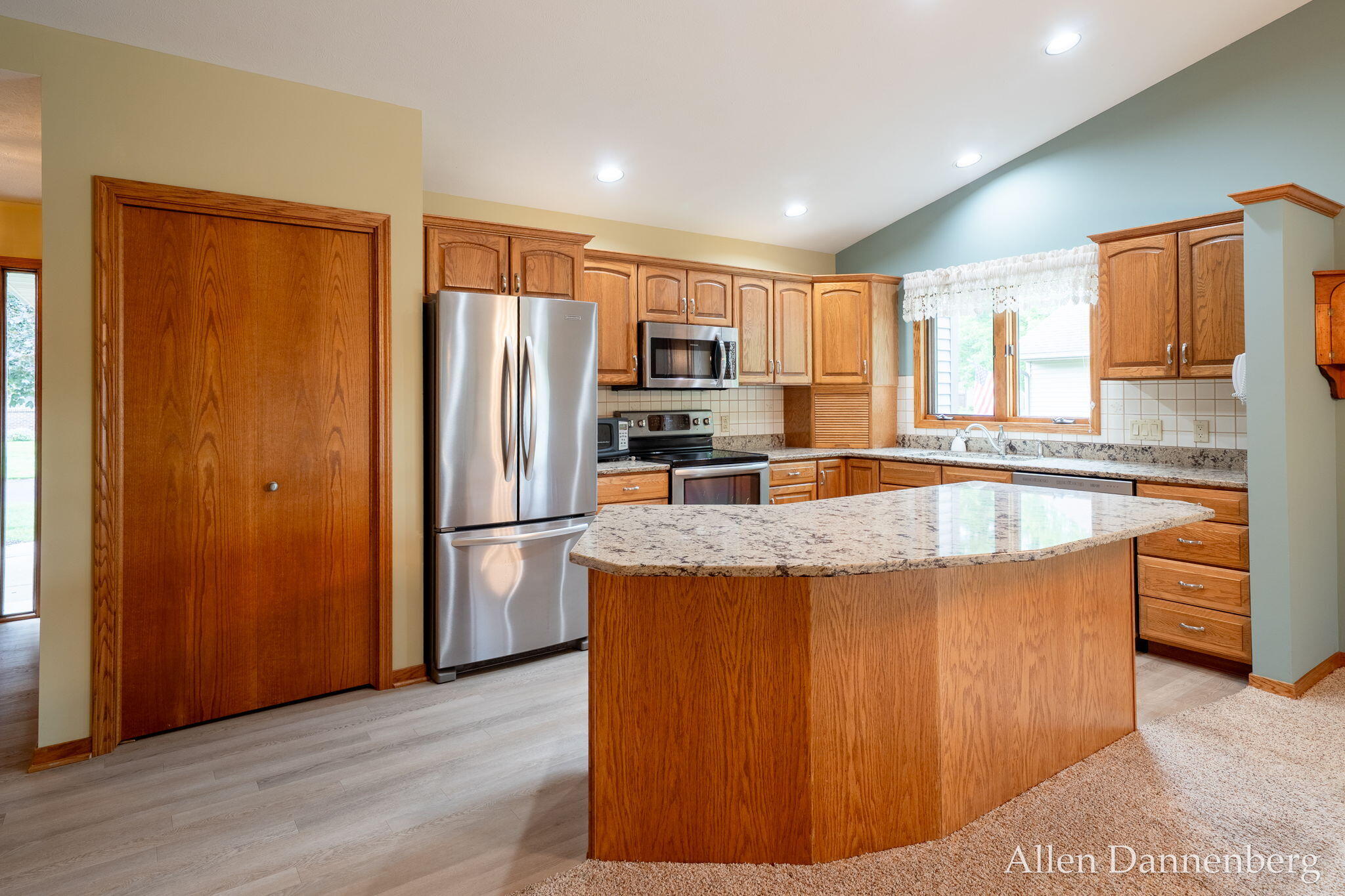 1946 Lakeview Drive Zeeland MI 49464