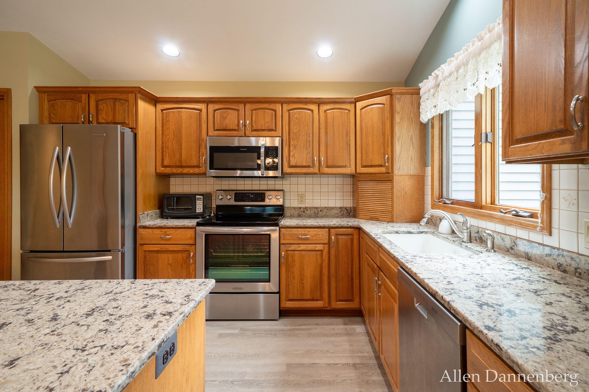 1946 Lakeview Drive Zeeland MI 49464