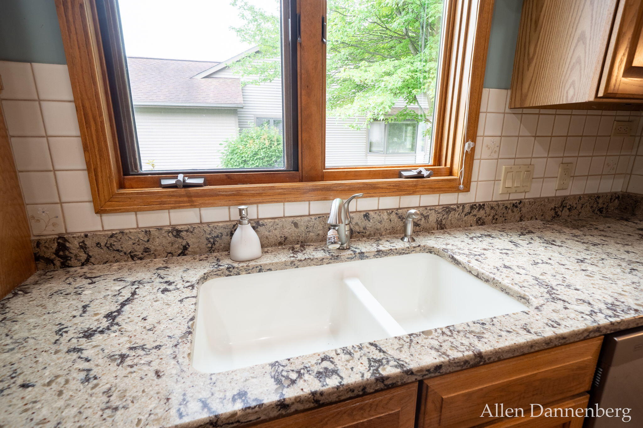 1946 Lakeview Drive Zeeland MI 49464
