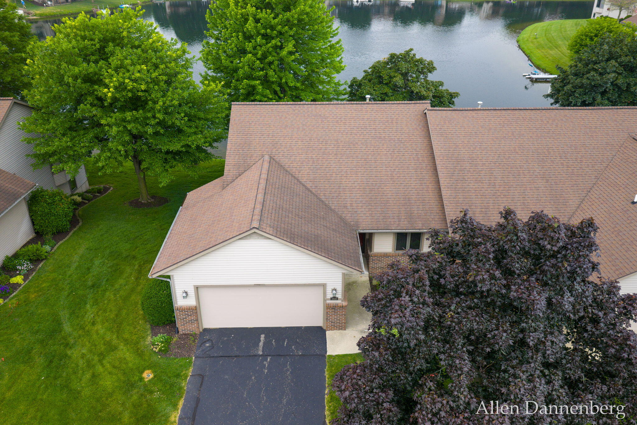 1946 Lakeview Drive Zeeland MI 49464