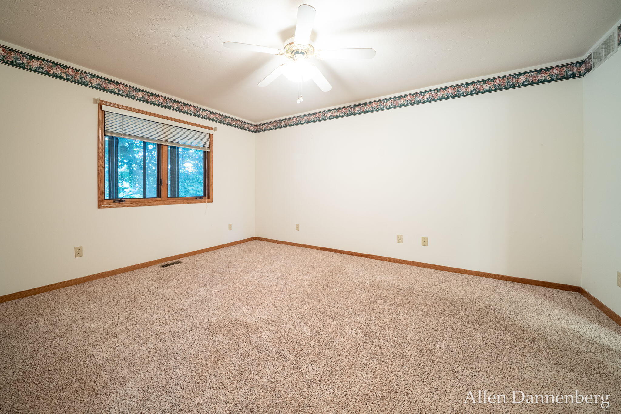 1946 Lakeview Drive Zeeland MI 49464