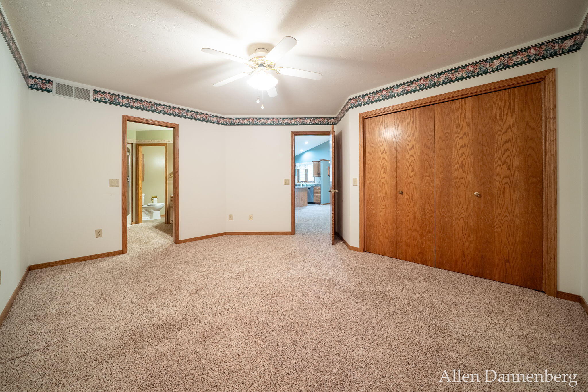 1946 Lakeview Drive Zeeland MI 49464