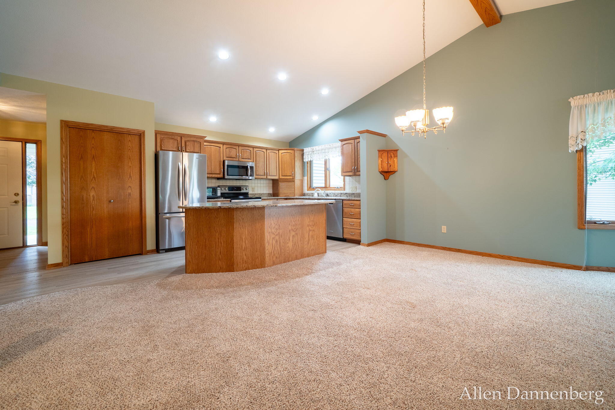 1946 Lakeview Drive Zeeland MI 49464