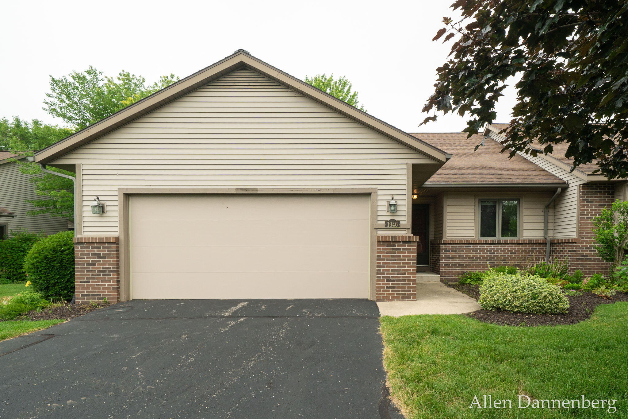 1946 Lakeview Drive Zeeland MI 49464