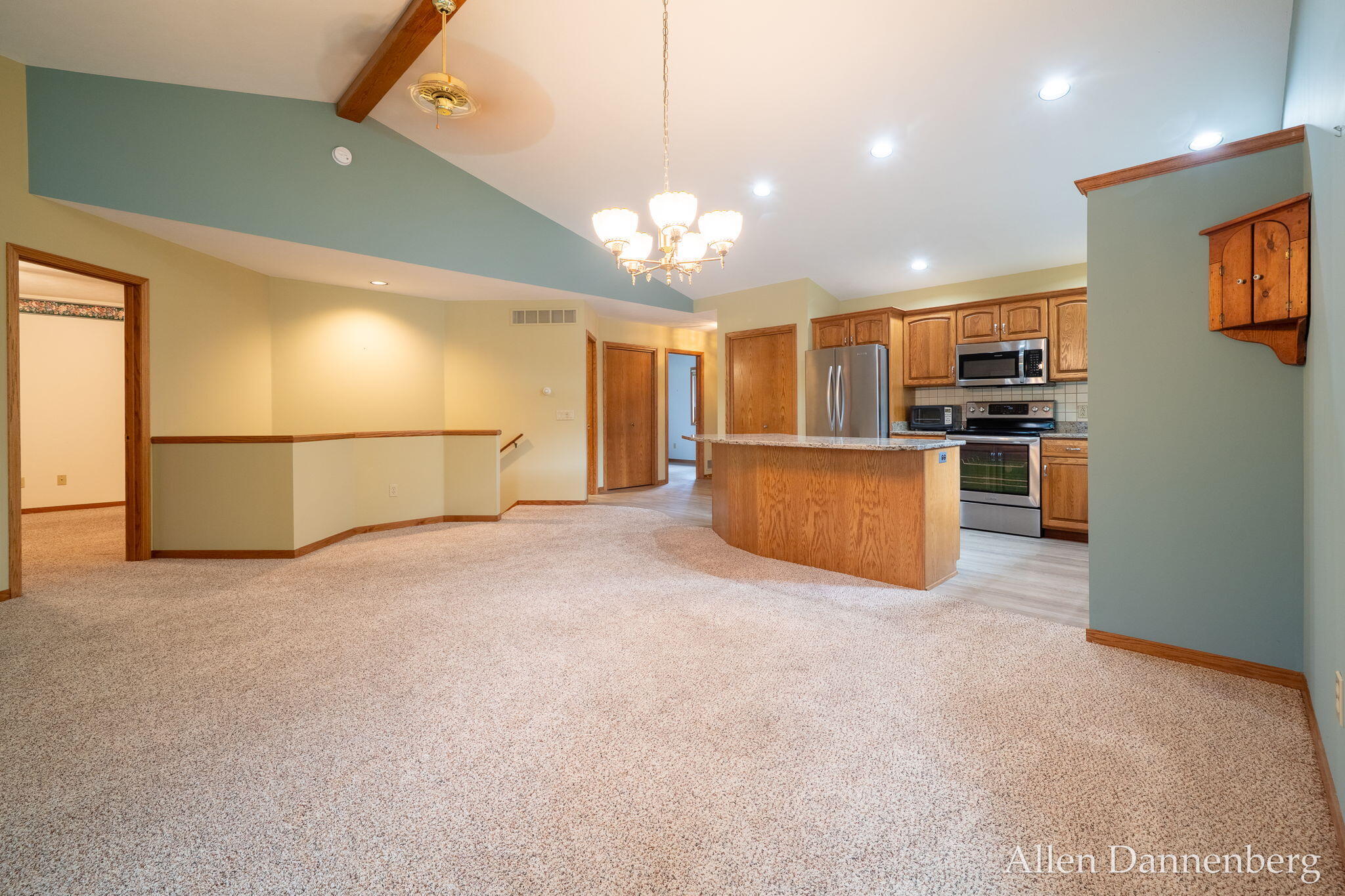 1946 Lakeview Drive Zeeland MI 49464