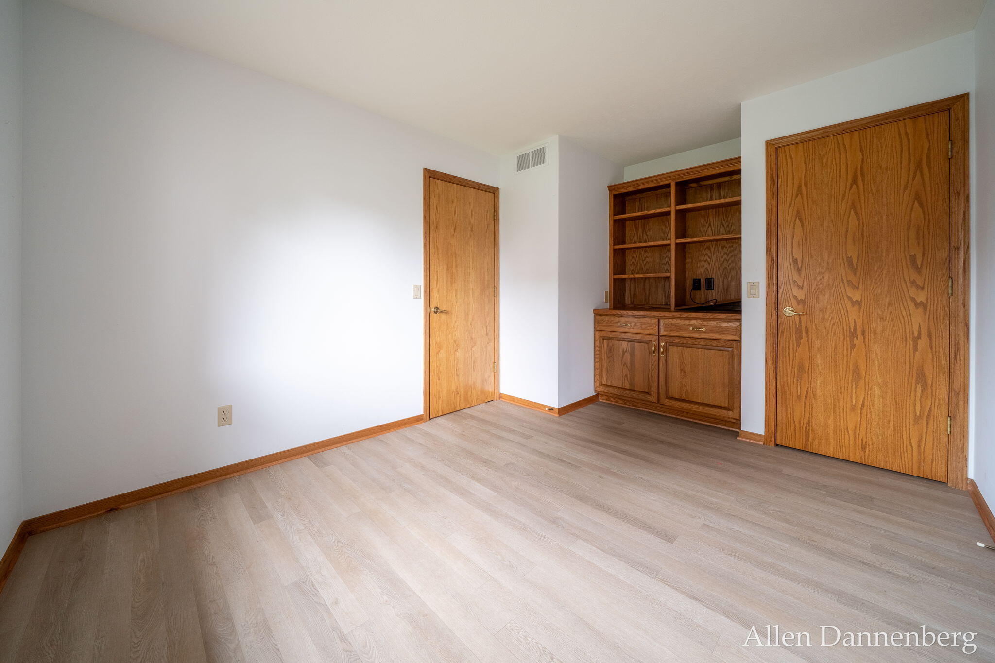 1946 Lakeview Drive Zeeland MI 49464