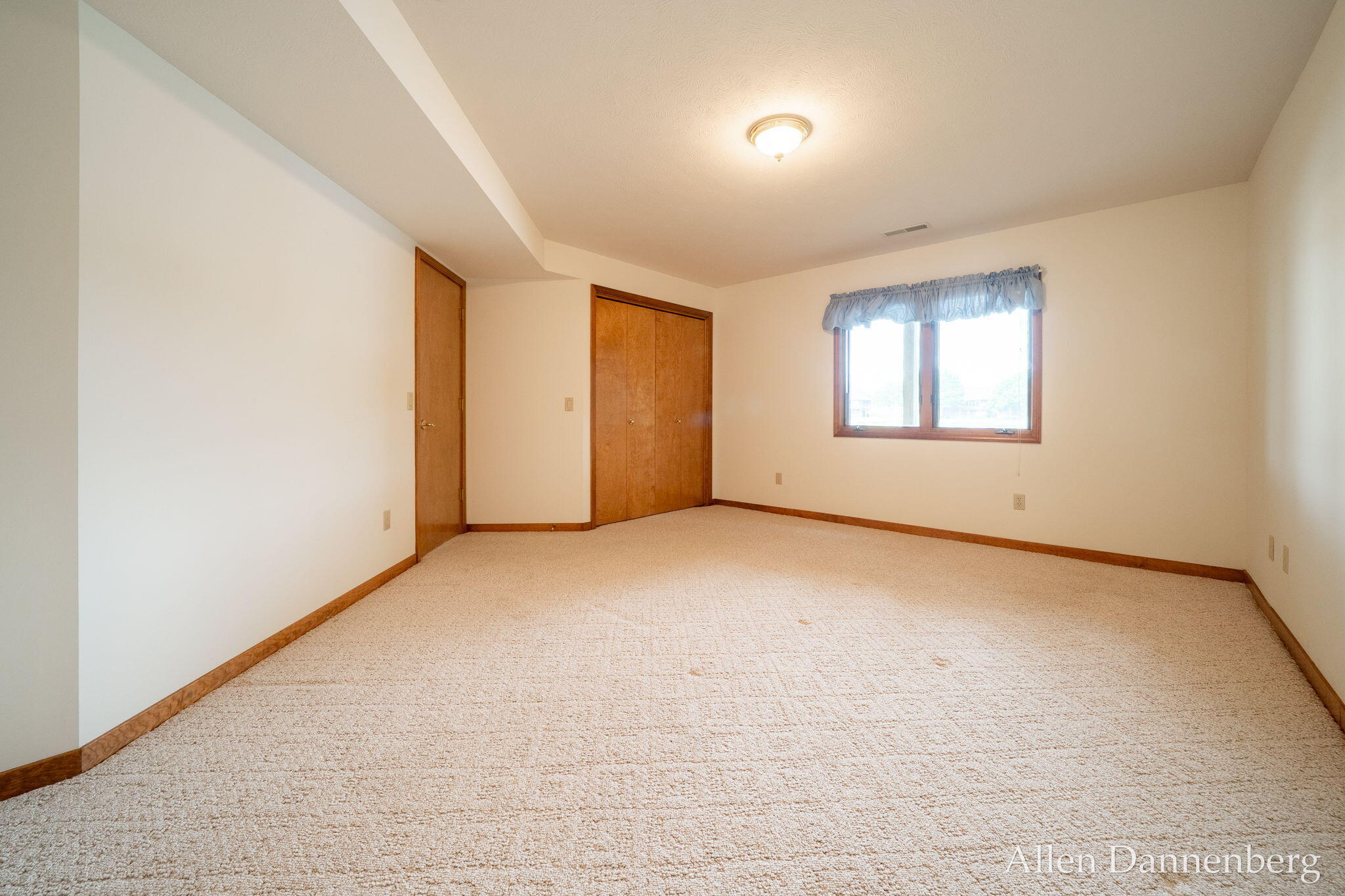 1946 Lakeview Drive Zeeland MI 49464