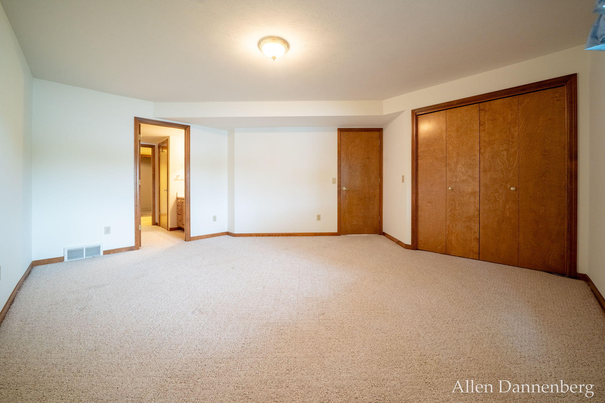 1946 Lakeview Drive Zeeland MI 49464