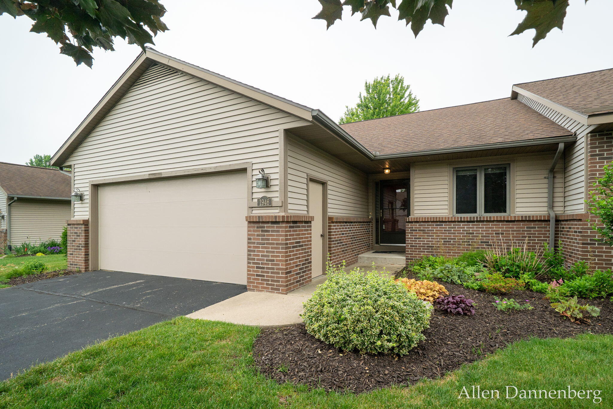 1946 Lakeview Drive Zeeland MI 49464