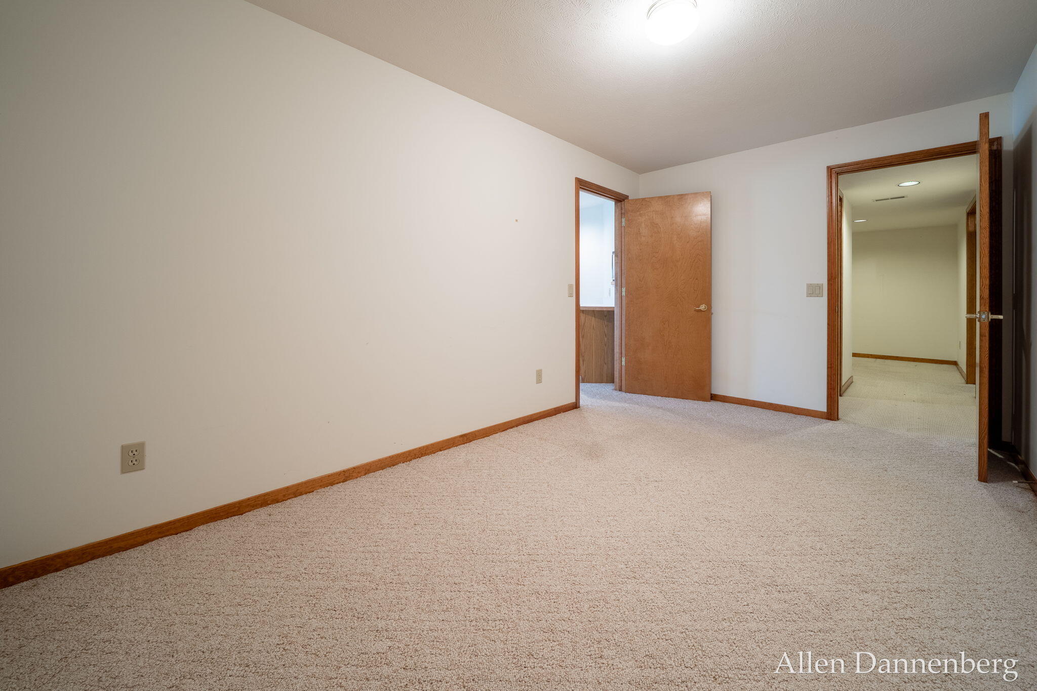 1946 Lakeview Drive Zeeland MI 49464
