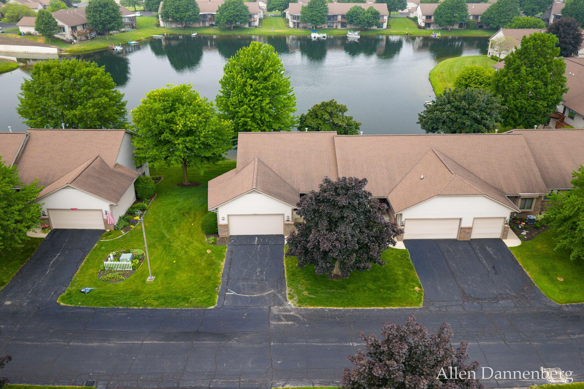 1946 Lakeview Drive Zeeland MI 49464
