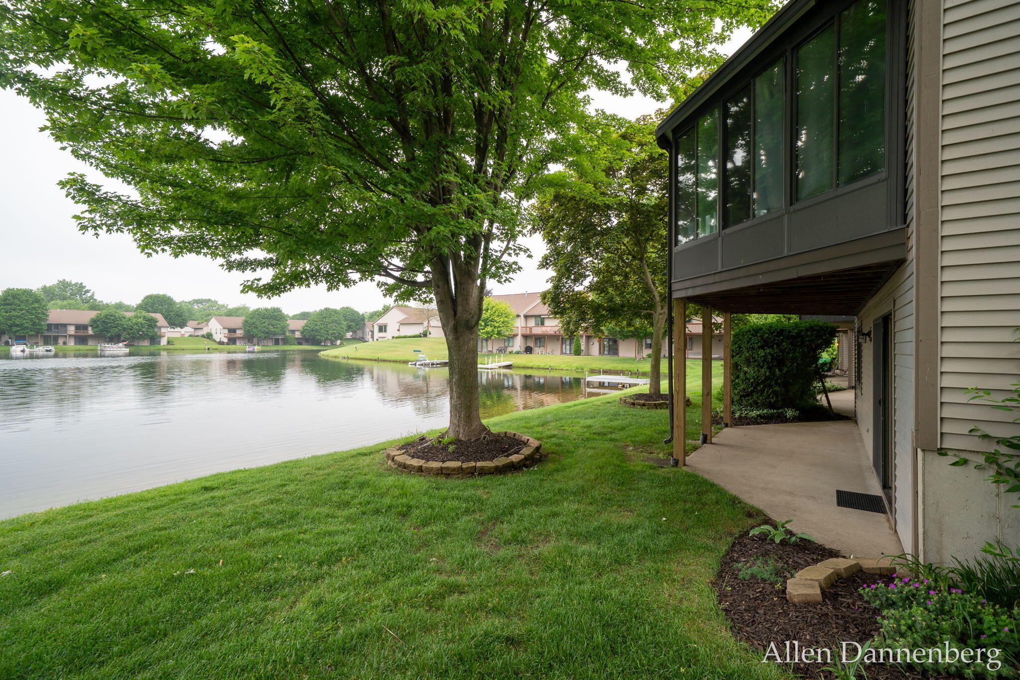 1946 Lakeview Drive Zeeland MI 49464