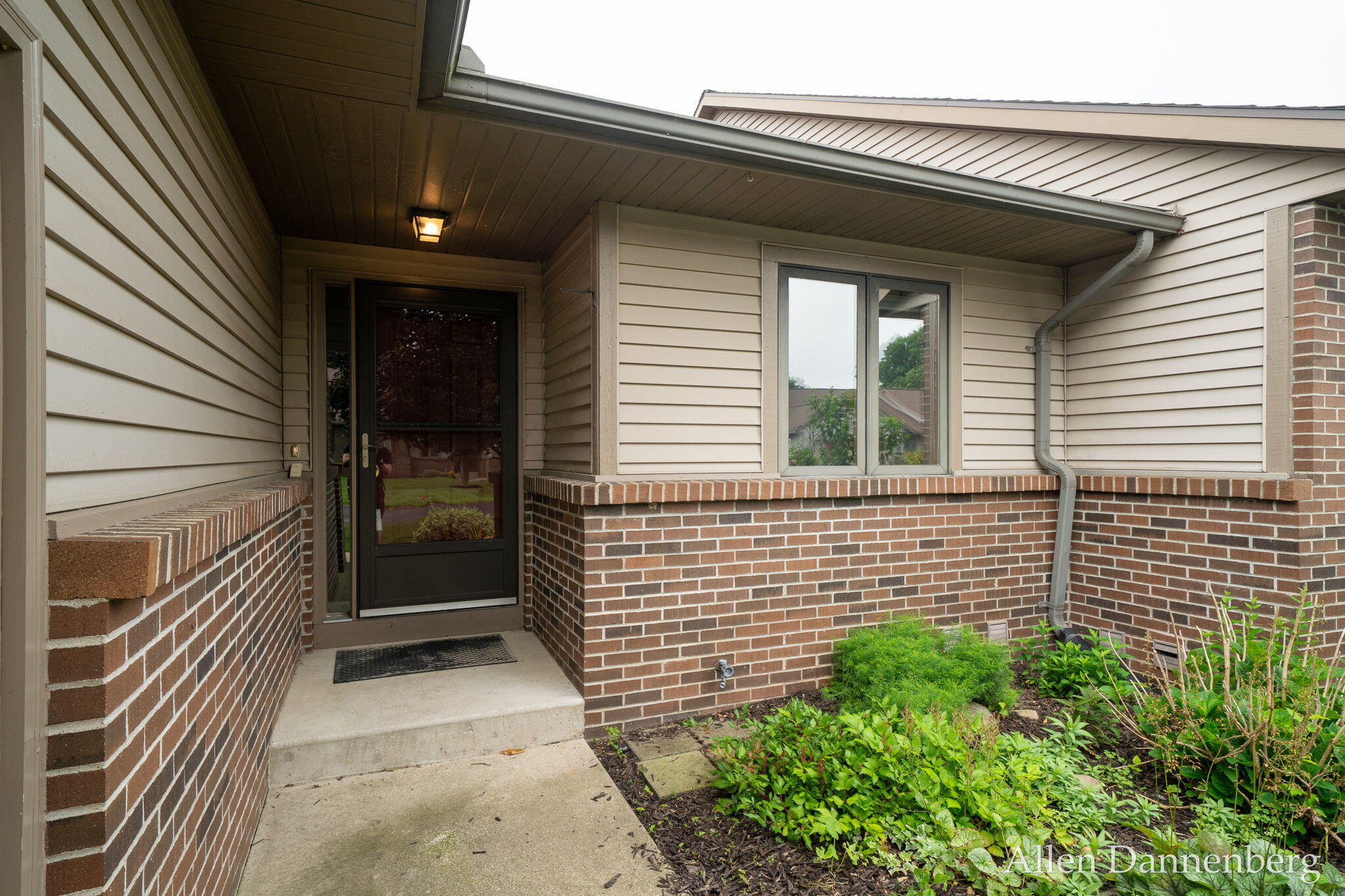 1946 Lakeview Drive Zeeland MI 49464