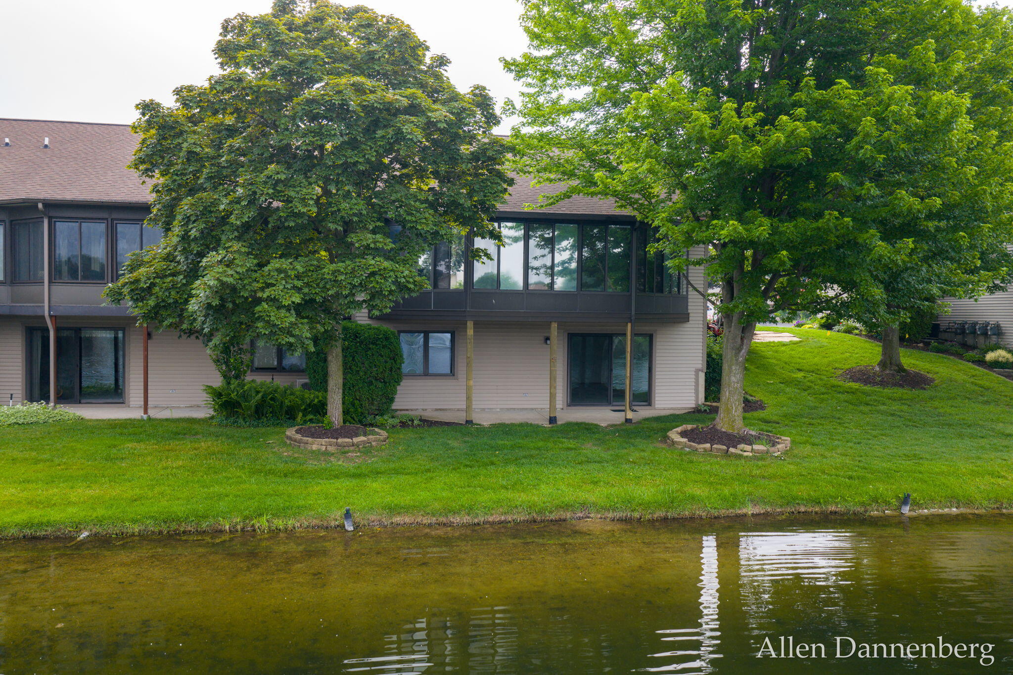 1946 Lakeview Drive Zeeland MI 49464
