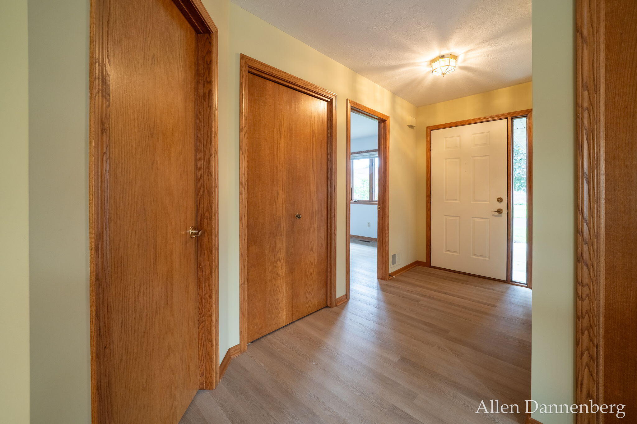 1946 Lakeview Drive Zeeland MI 49464