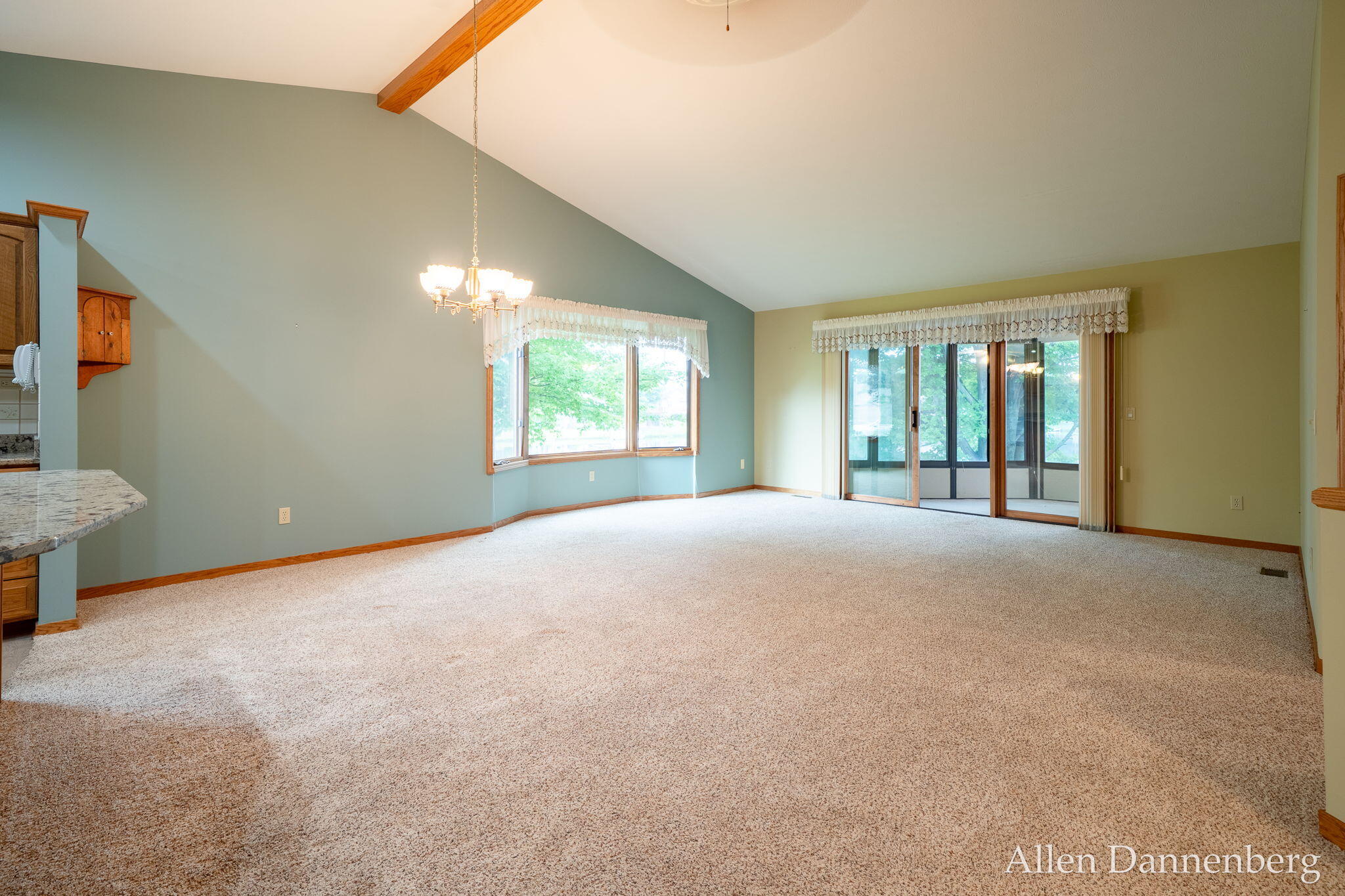 1946 Lakeview Drive Zeeland MI 49464