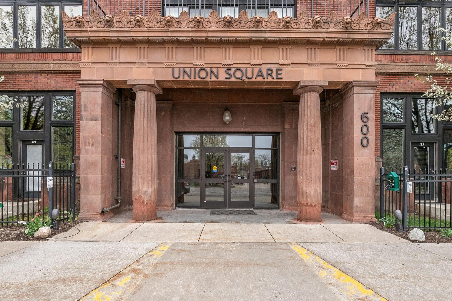 600 Broadway Avenue NW Grand Rapids MI 49504
