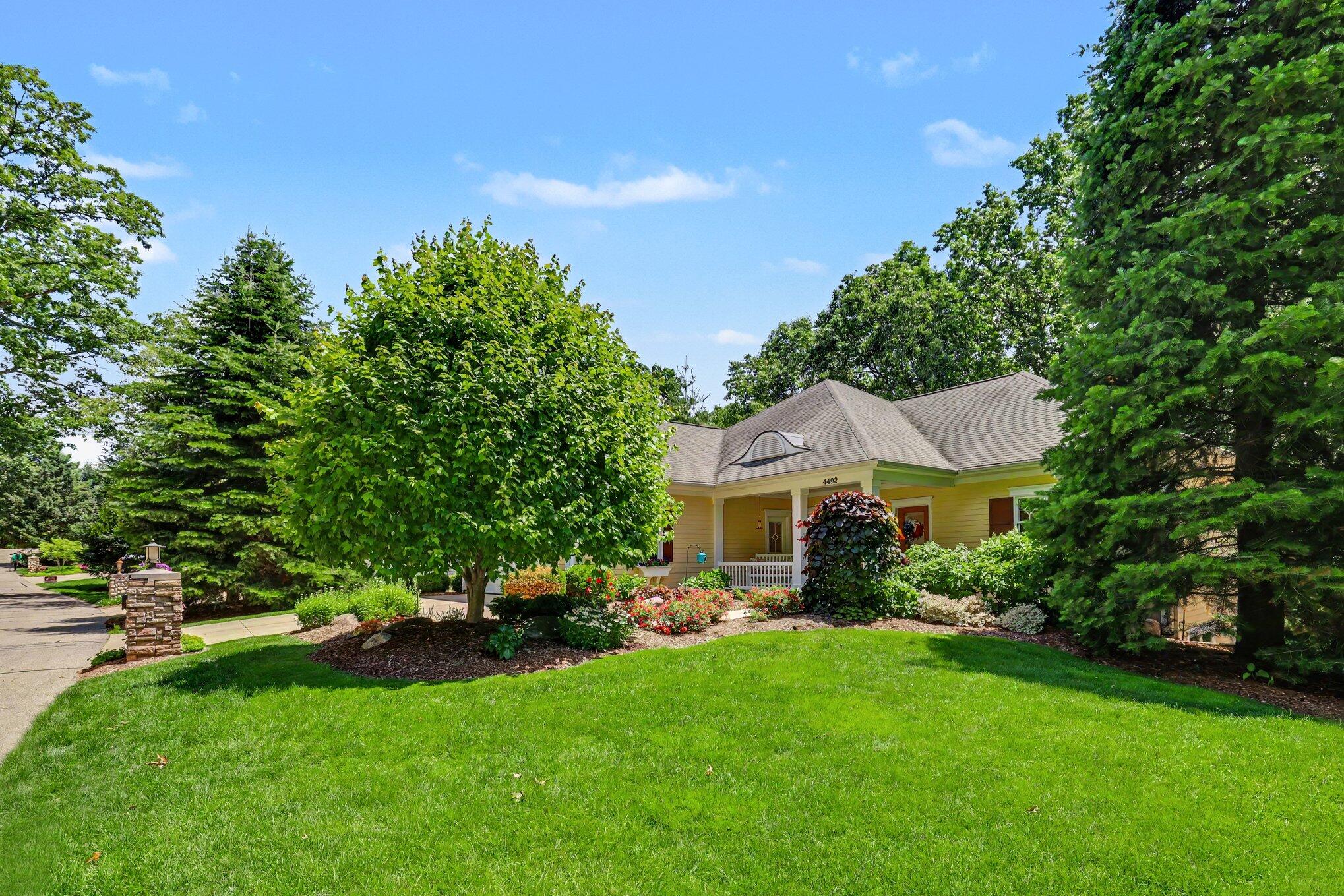 4492 Oak Arbor Drive NE Grand Rapids MI 49525