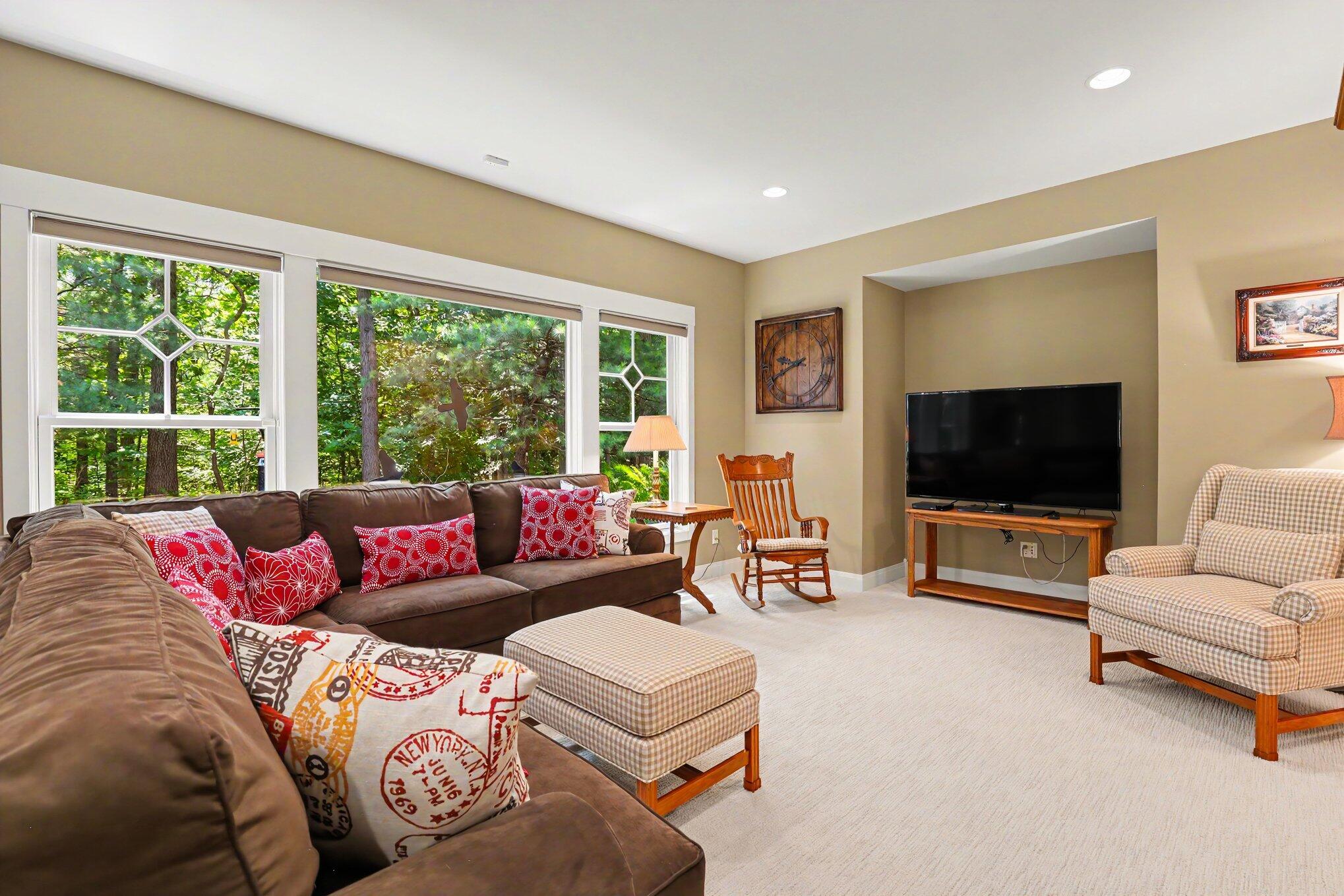 4492 Oak Arbor Drive NE Grand Rapids MI 49525