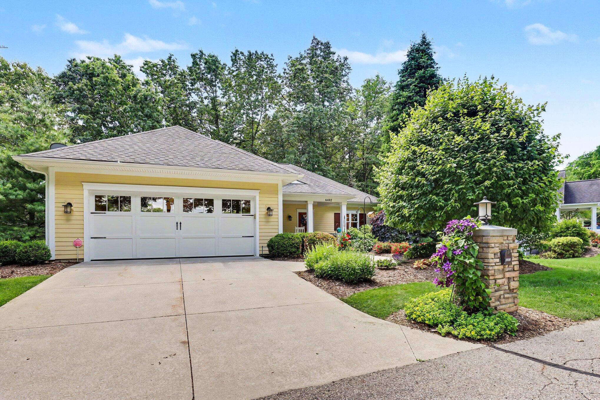 4492 Oak Arbor Drive NE Grand Rapids MI 49525