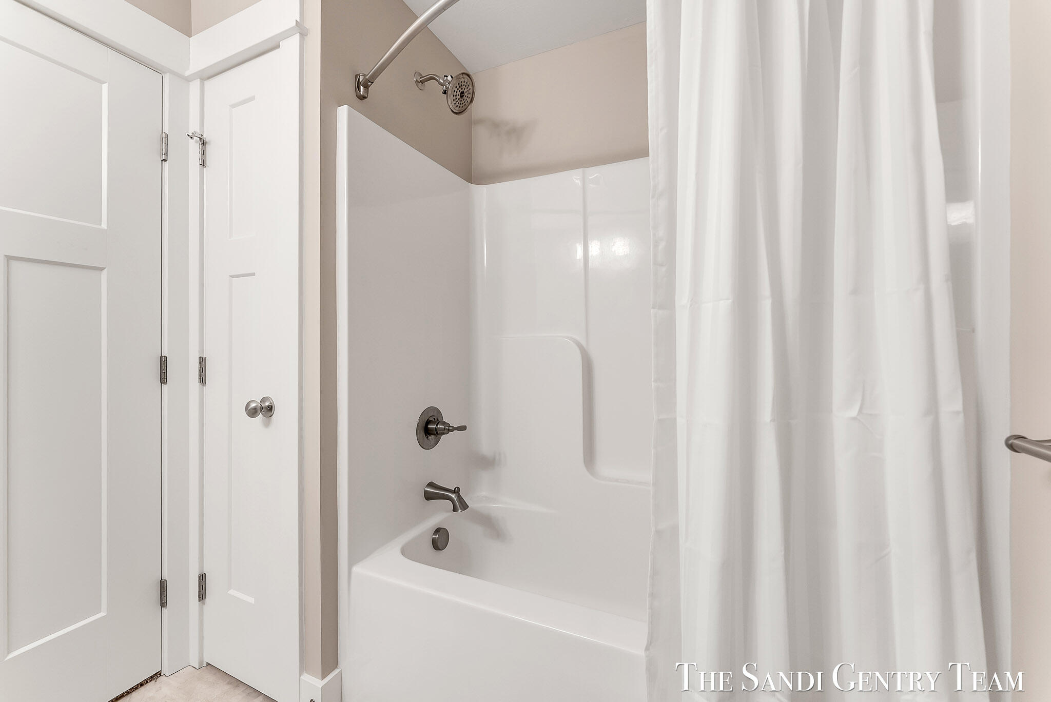 562 Riverbank Circle Zeeland MI 49464