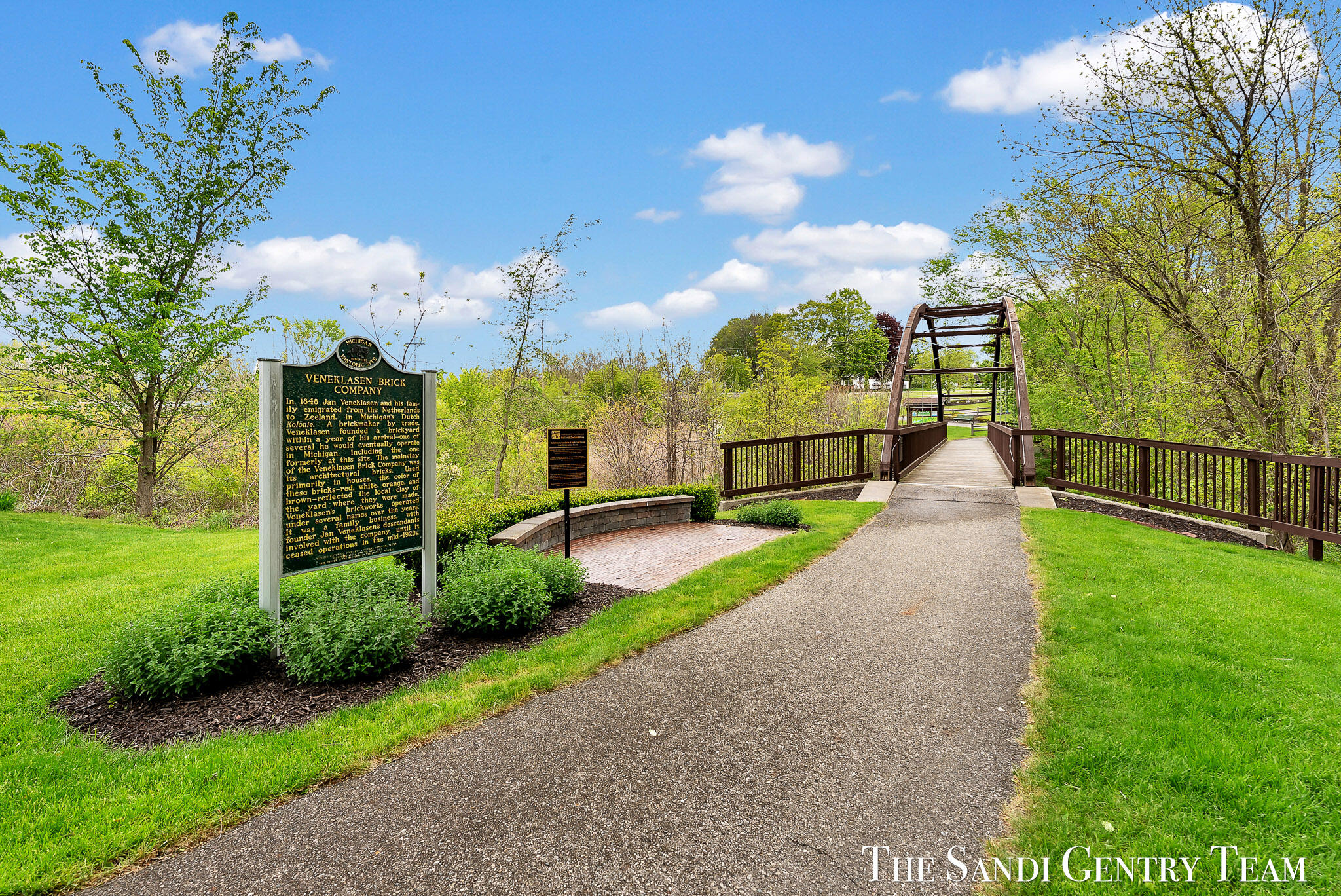 562 Riverbank Circle Zeeland MI 49464