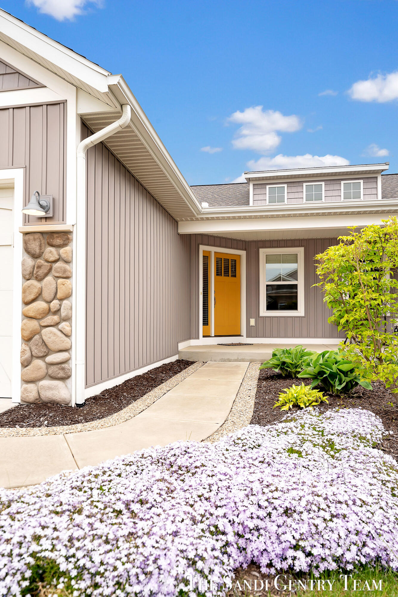 562 Riverbank Circle Zeeland MI 49464