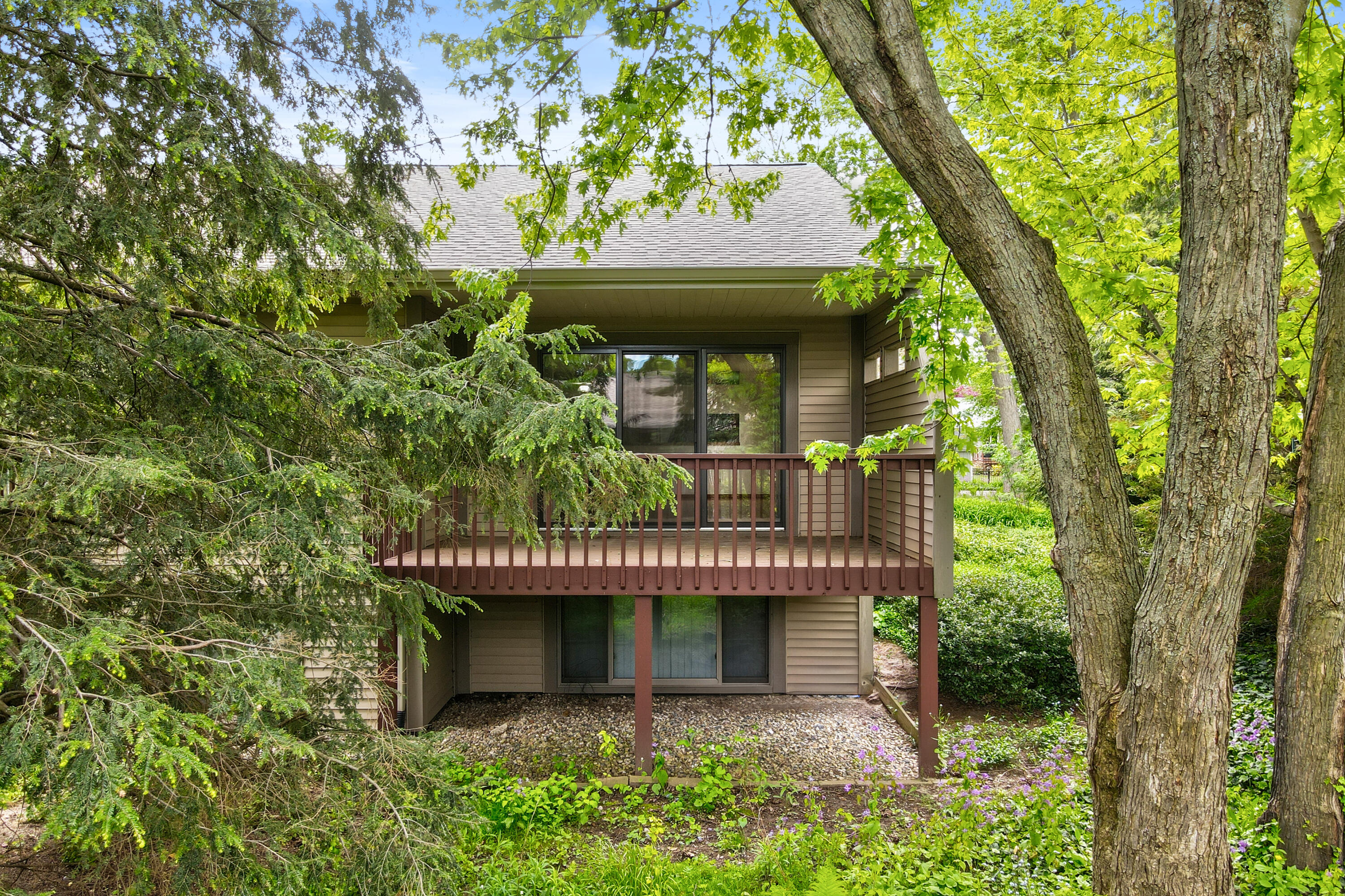 643 Crestview Street Holland MI 49423