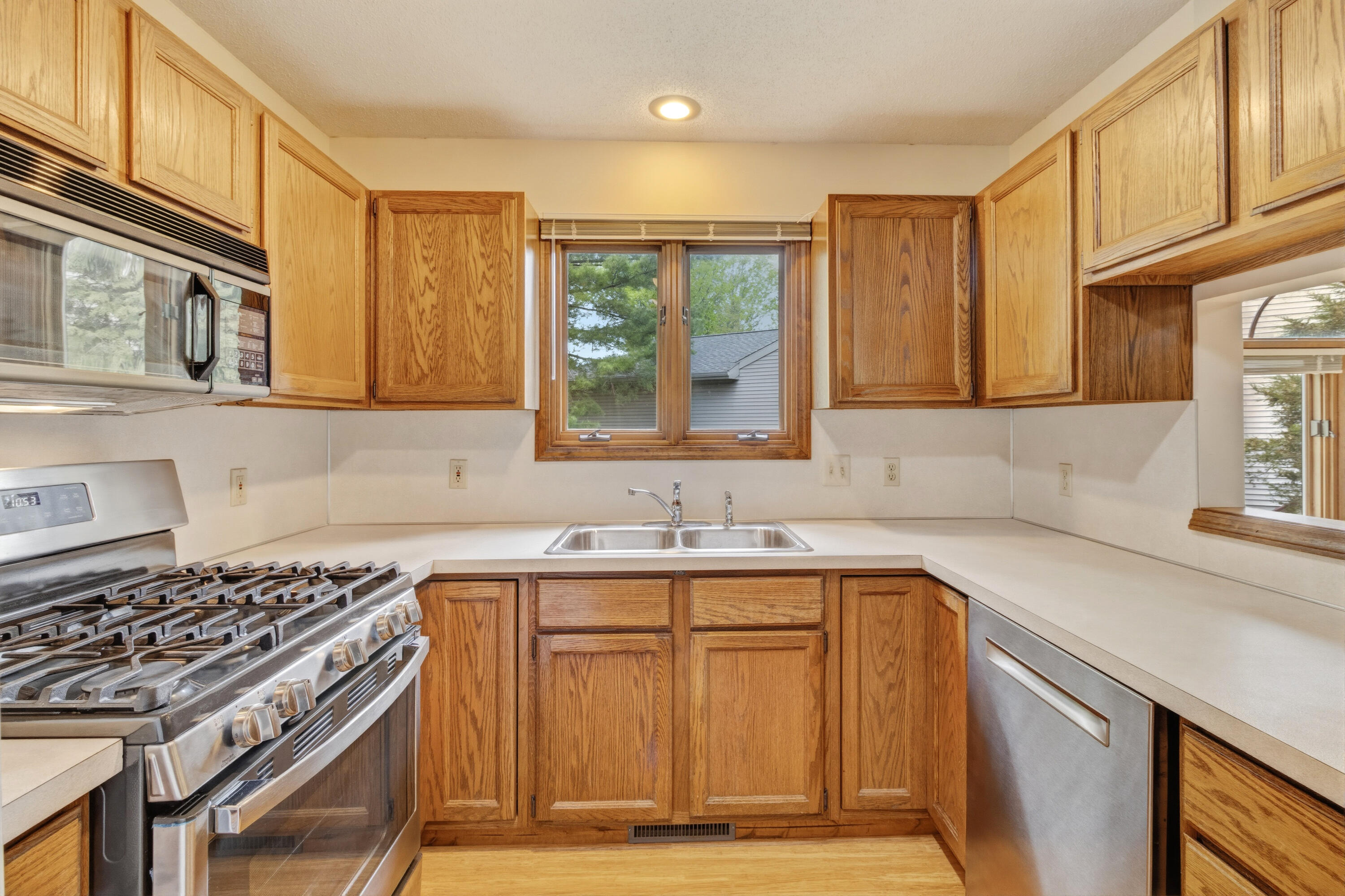643 Crestview Street Holland MI 49423