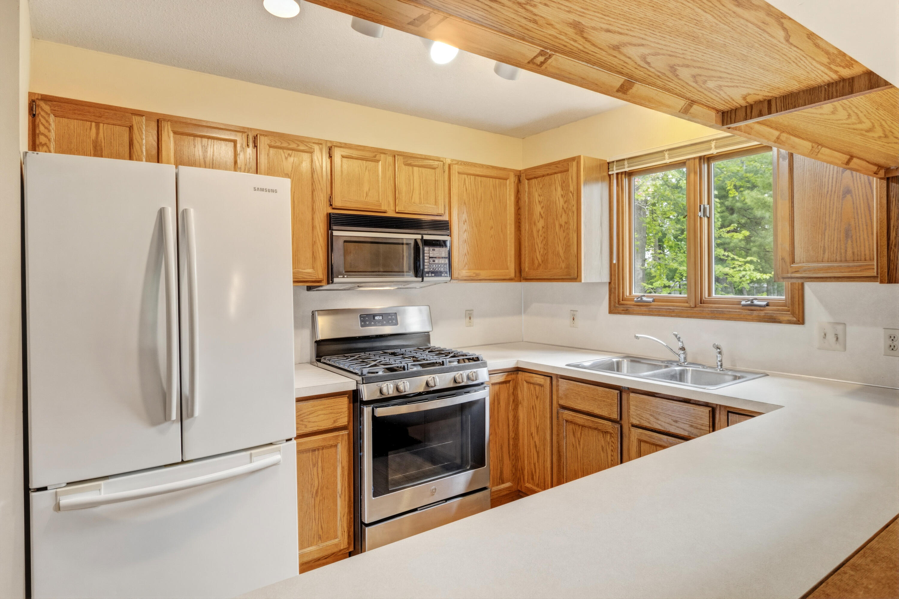 643 Crestview Street Holland MI 49423