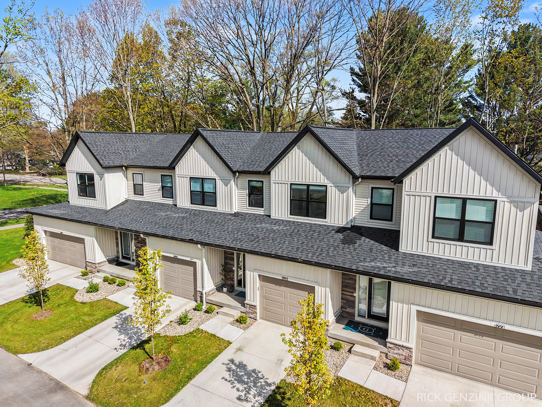 1993 N Shorewood Lane Holland MI 49423