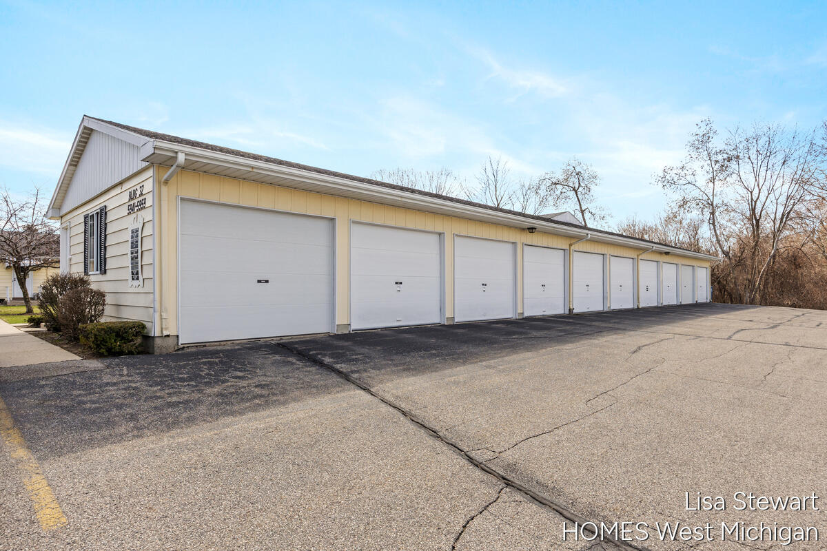 5951 Leisure South Drive SE Grand Rapids MI 49548